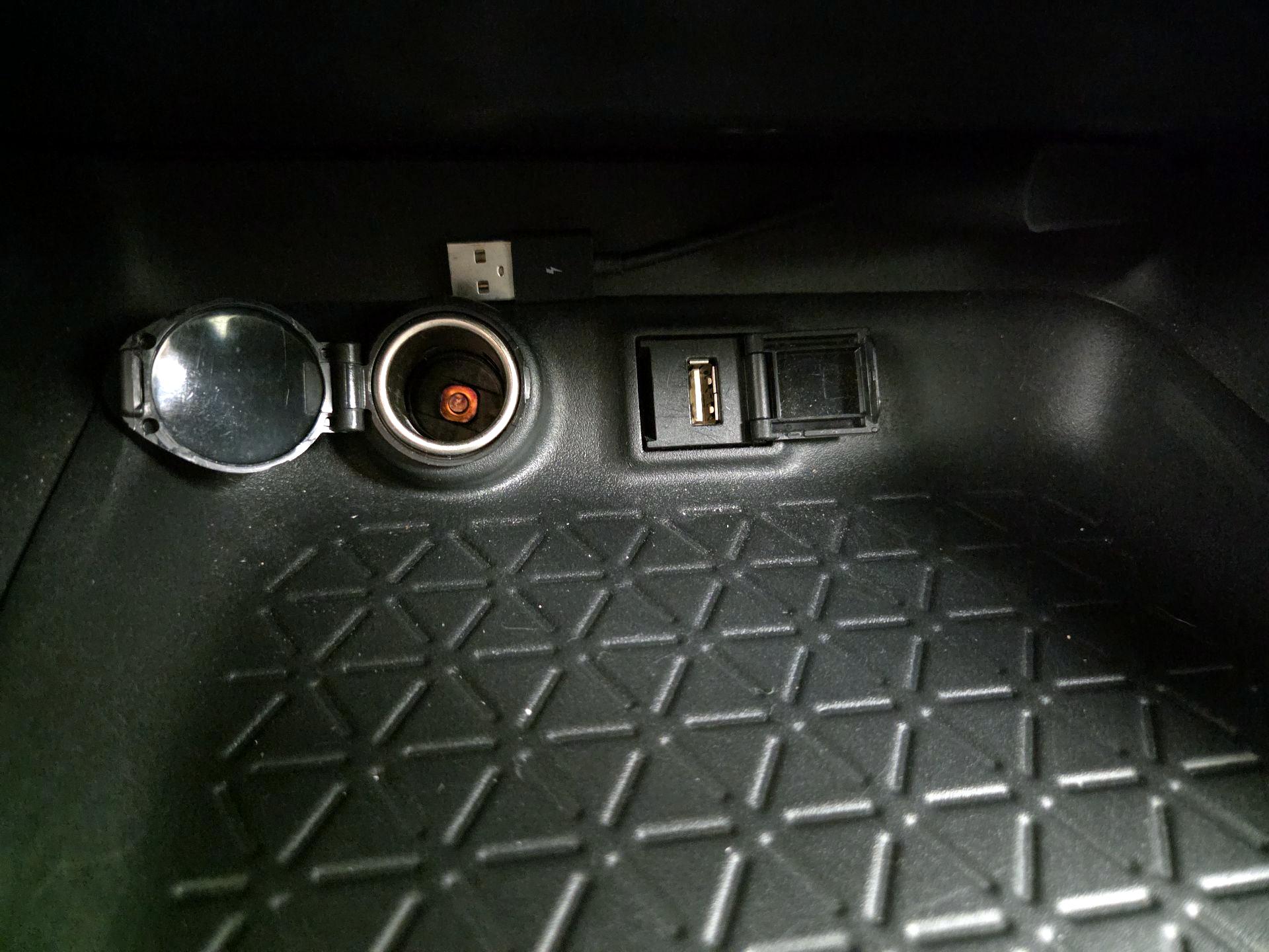 Thumbnail: 2021 Toyota RAV4 - 18