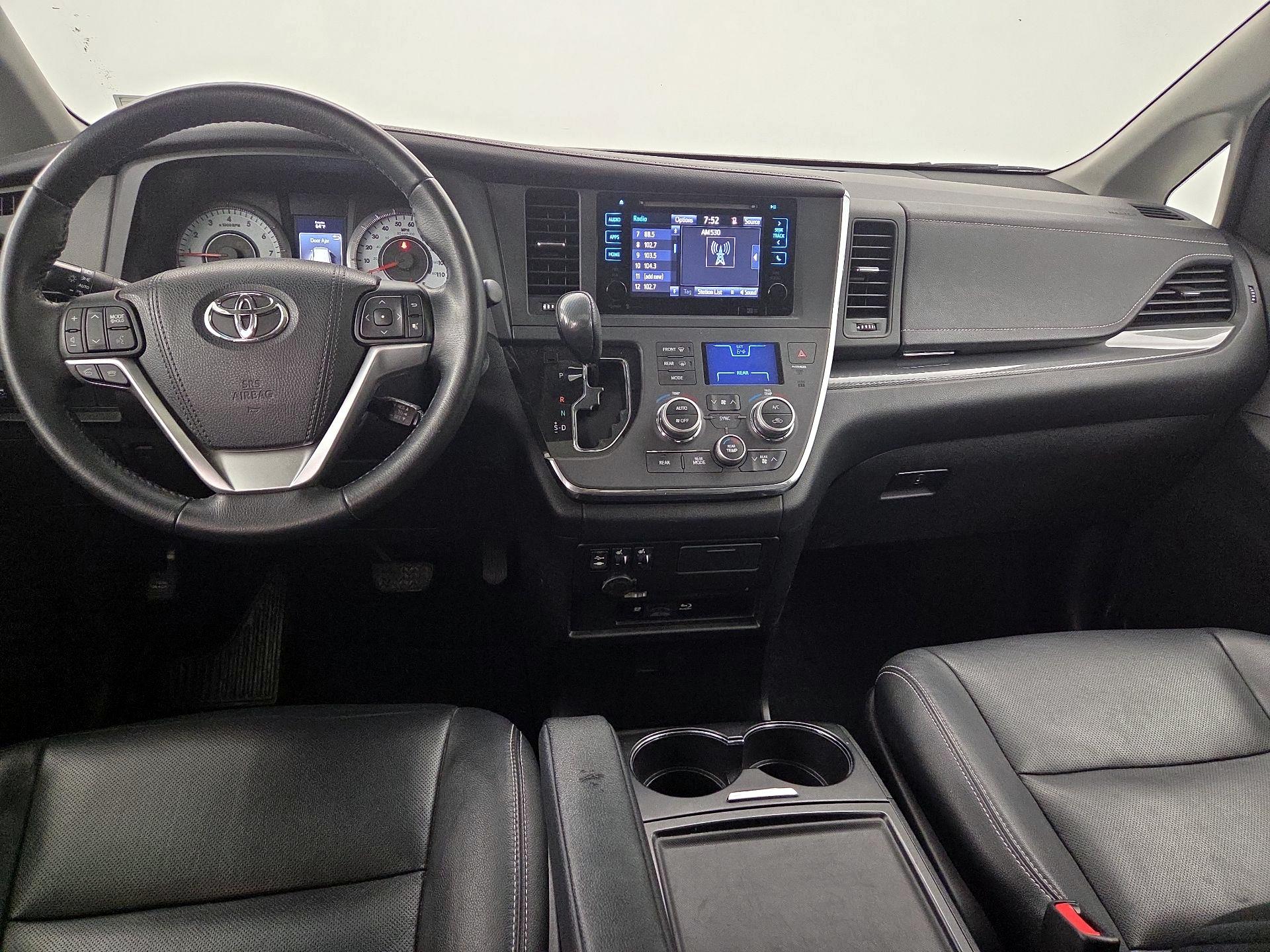 Thumbnail: 2015 Toyota Sienna - 9