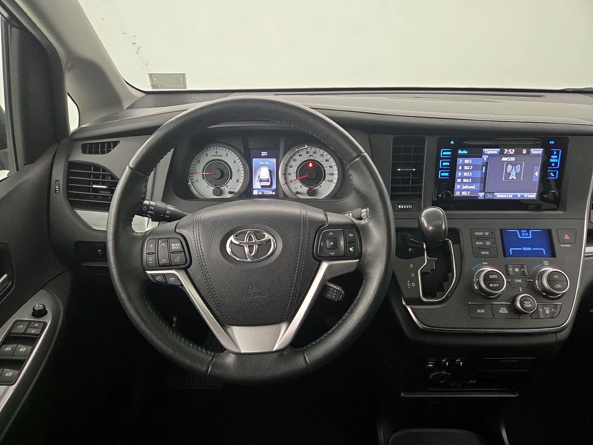 Thumbnail: 2015 Toyota Sienna - 10