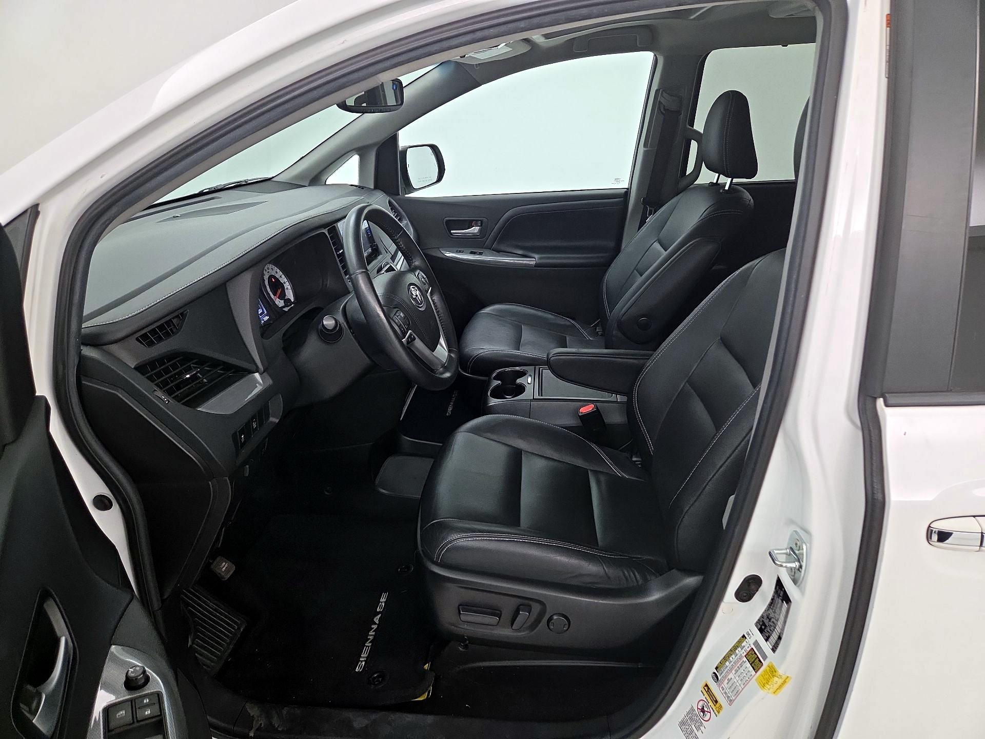 Thumbnail: 2015 Toyota Sienna - 11