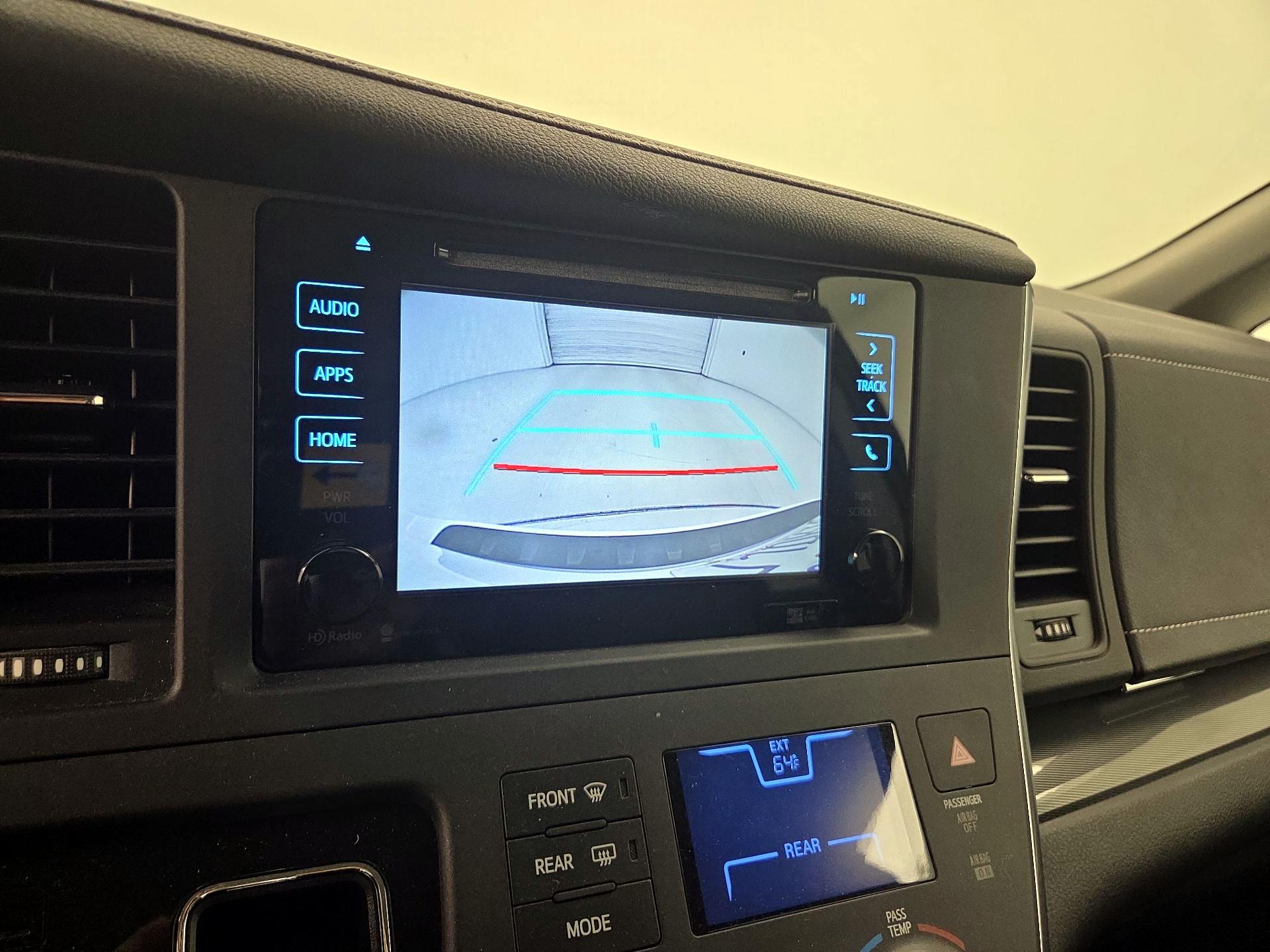 Thumbnail: 2015 Toyota Sienna - 14