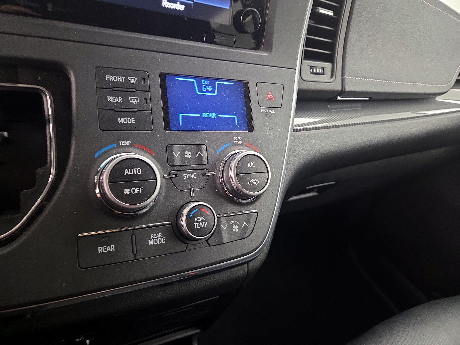 Thumbnail: 2015 Toyota Sienna - 16