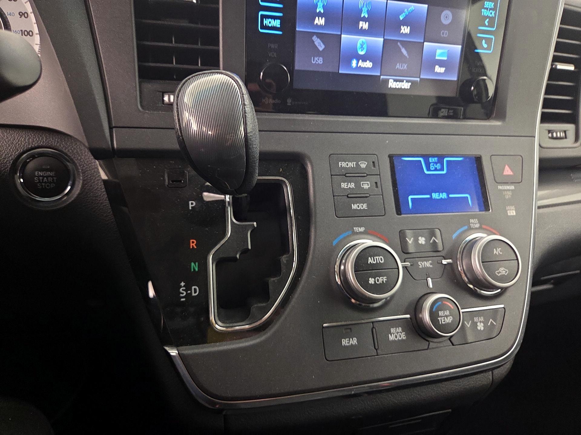 Thumbnail: 2015 Toyota Sienna - 17