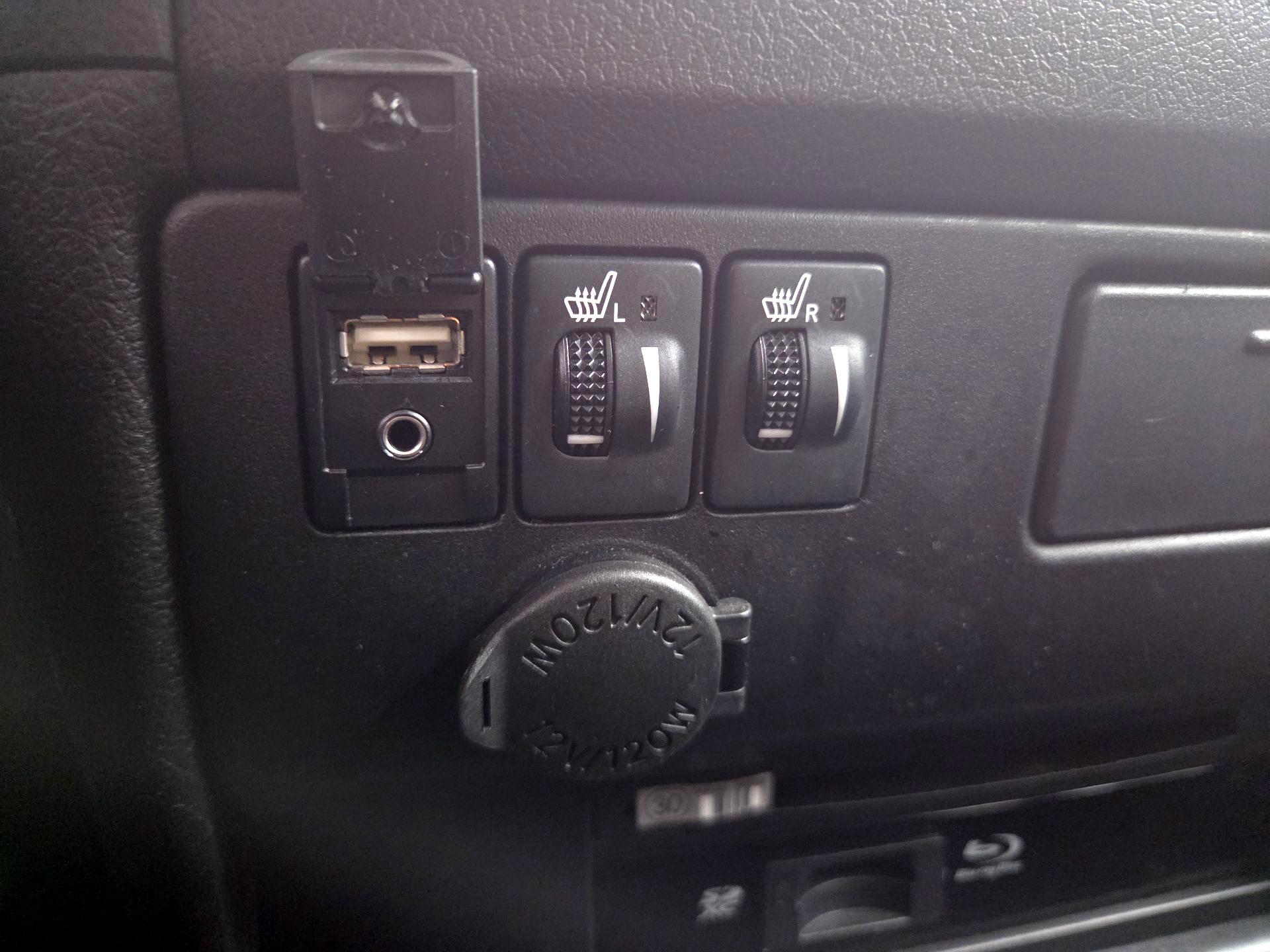 Thumbnail: 2015 Toyota Sienna - 18