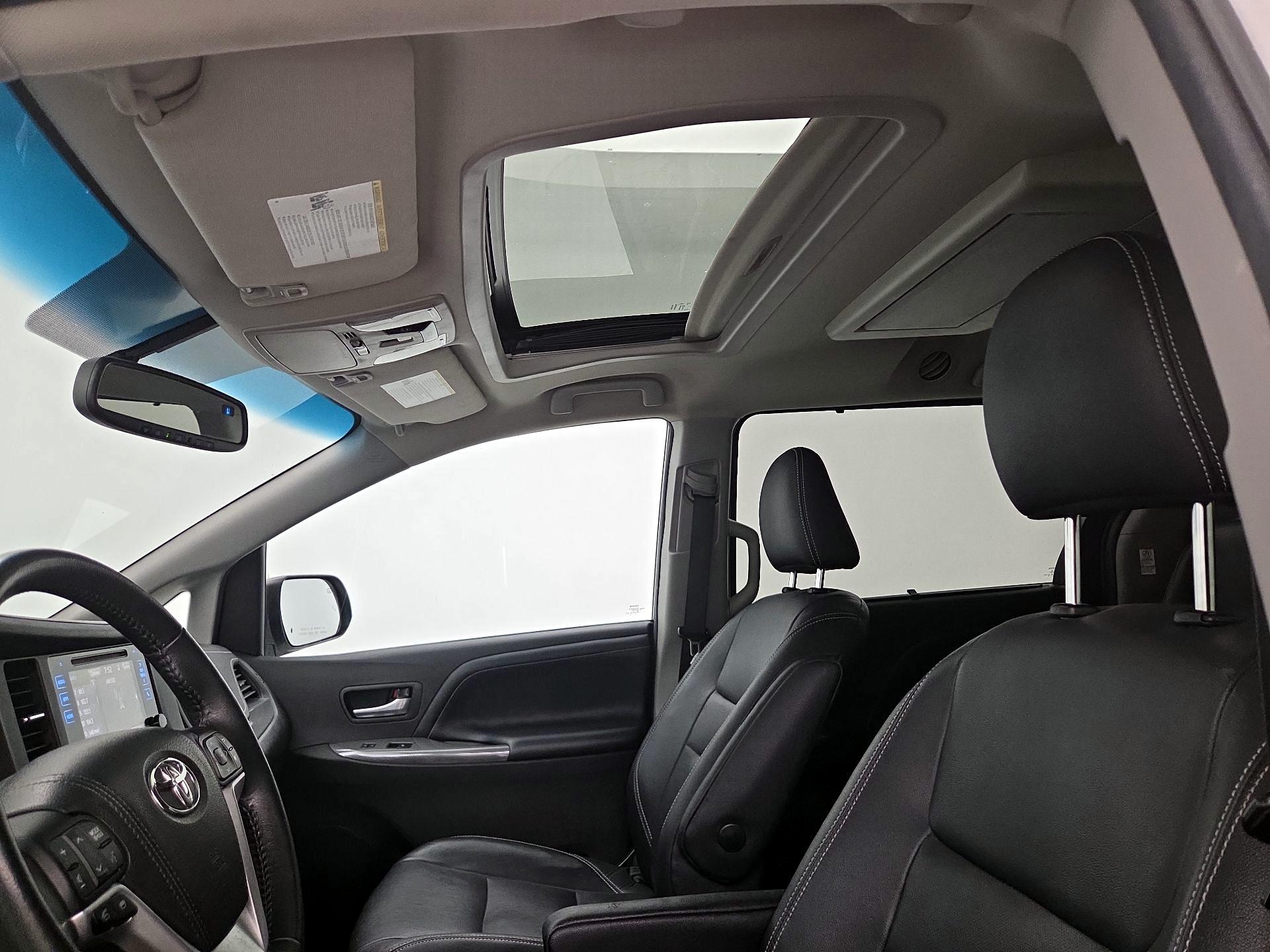 Thumbnail: 2015 Toyota Sienna - 19