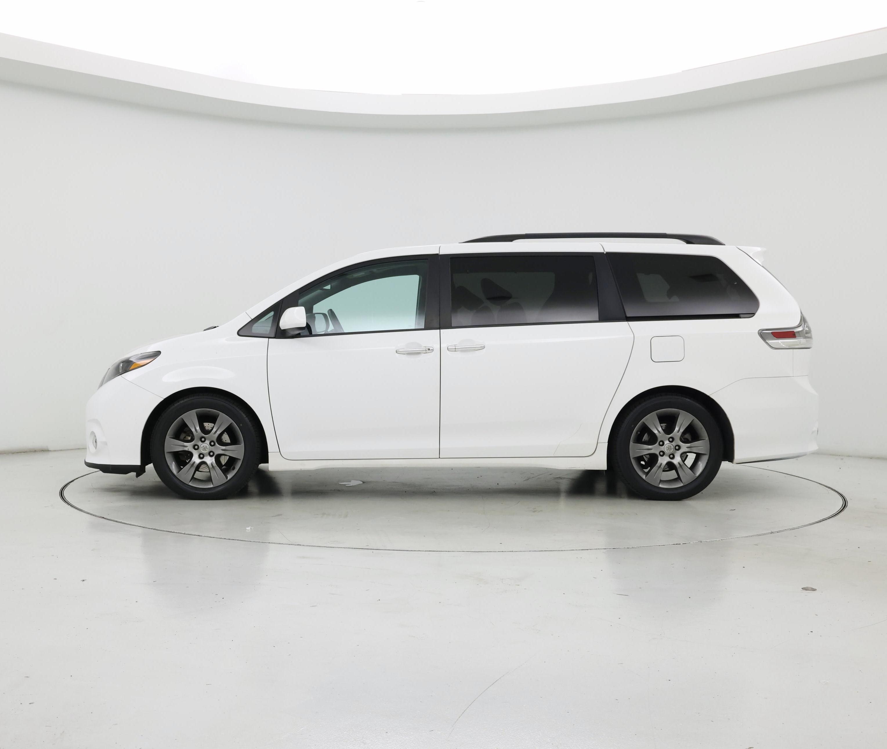 Thumbnail: 2015 Toyota Sienna - 3