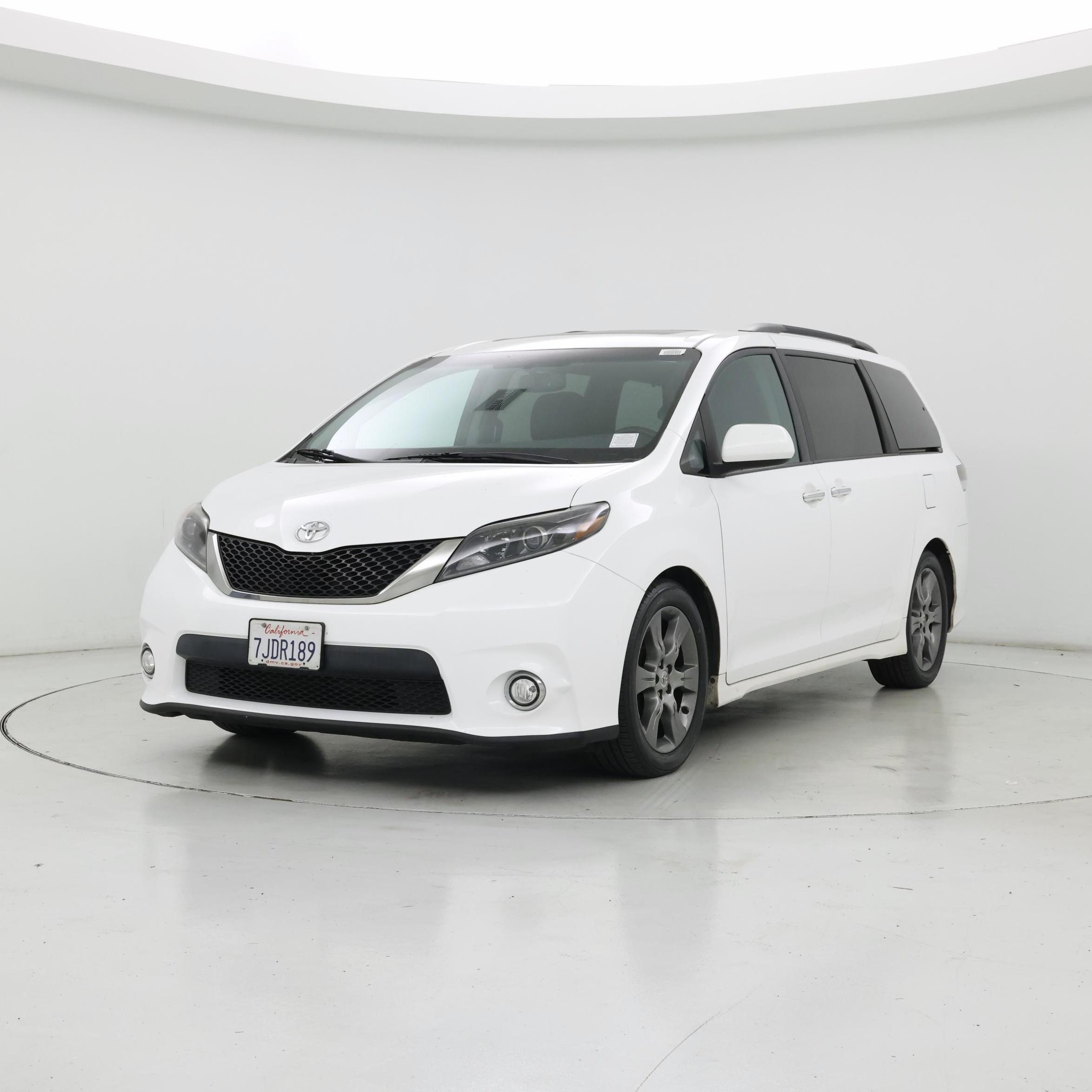Thumbnail: 2015 Toyota Sienna - 4