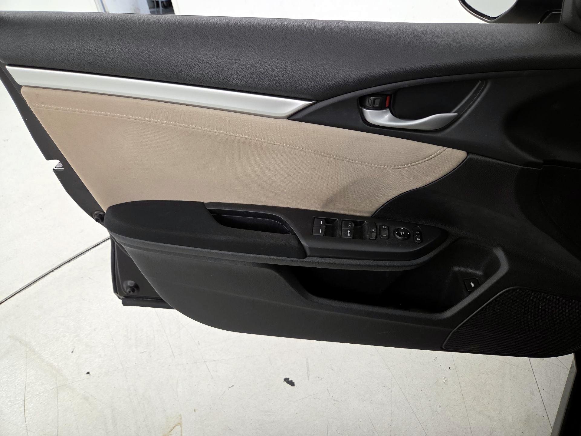 Thumbnail: 2016 Honda Civic - 12