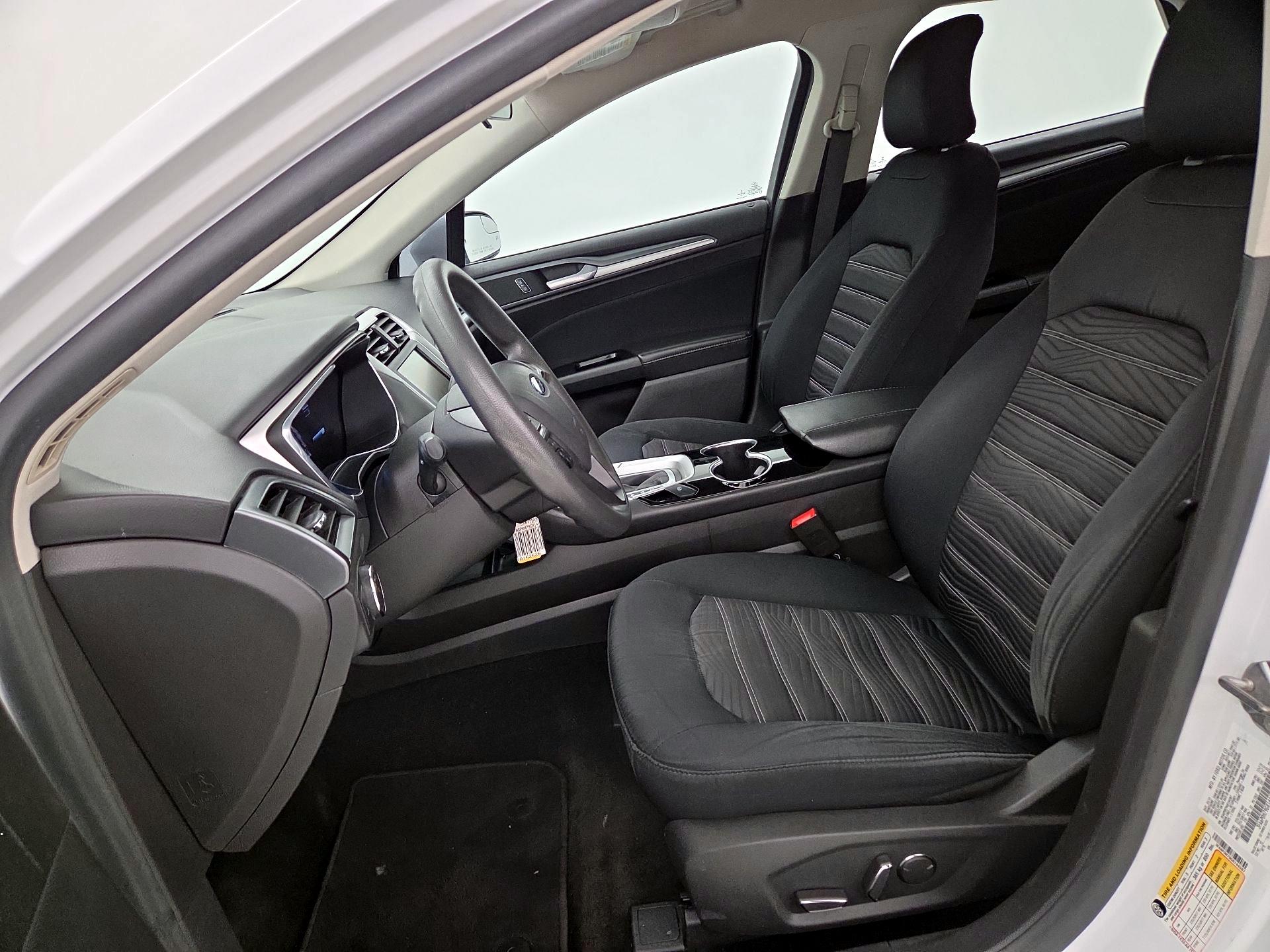 Thumbnail: 2016 Ford Fusion - 11