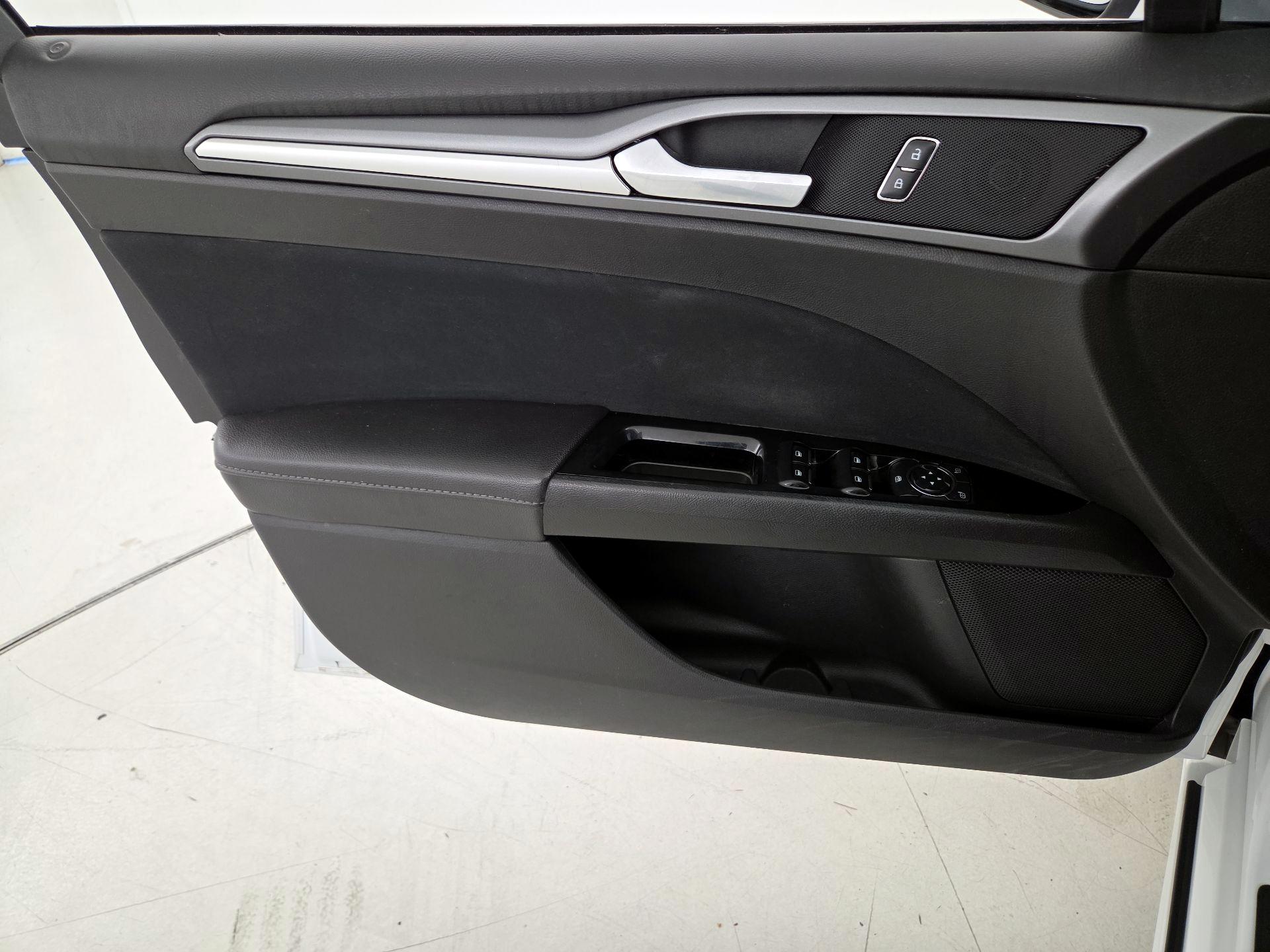 Thumbnail: 2016 Ford Fusion - 12