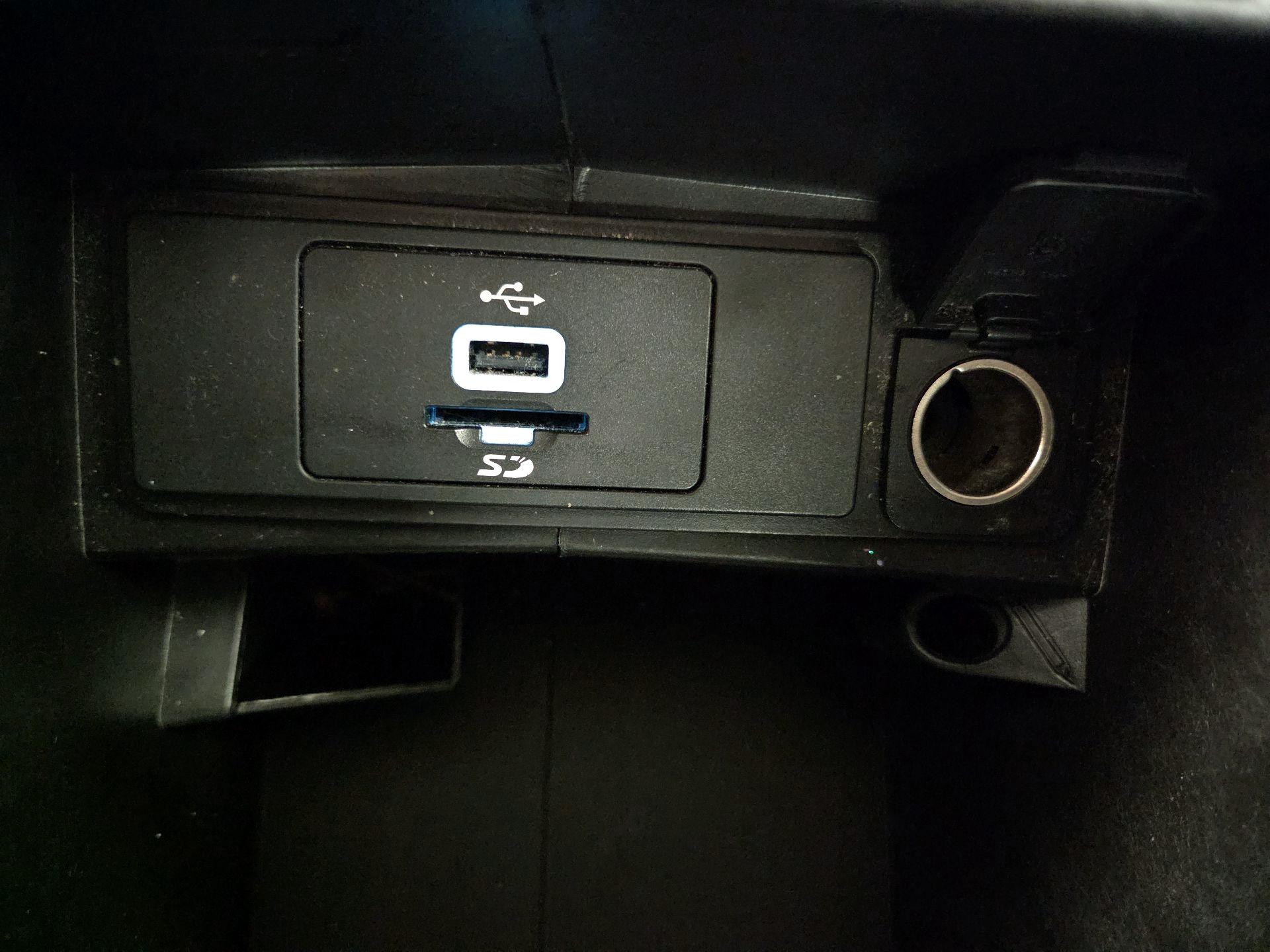 Thumbnail: 2016 Ford Fusion - 18