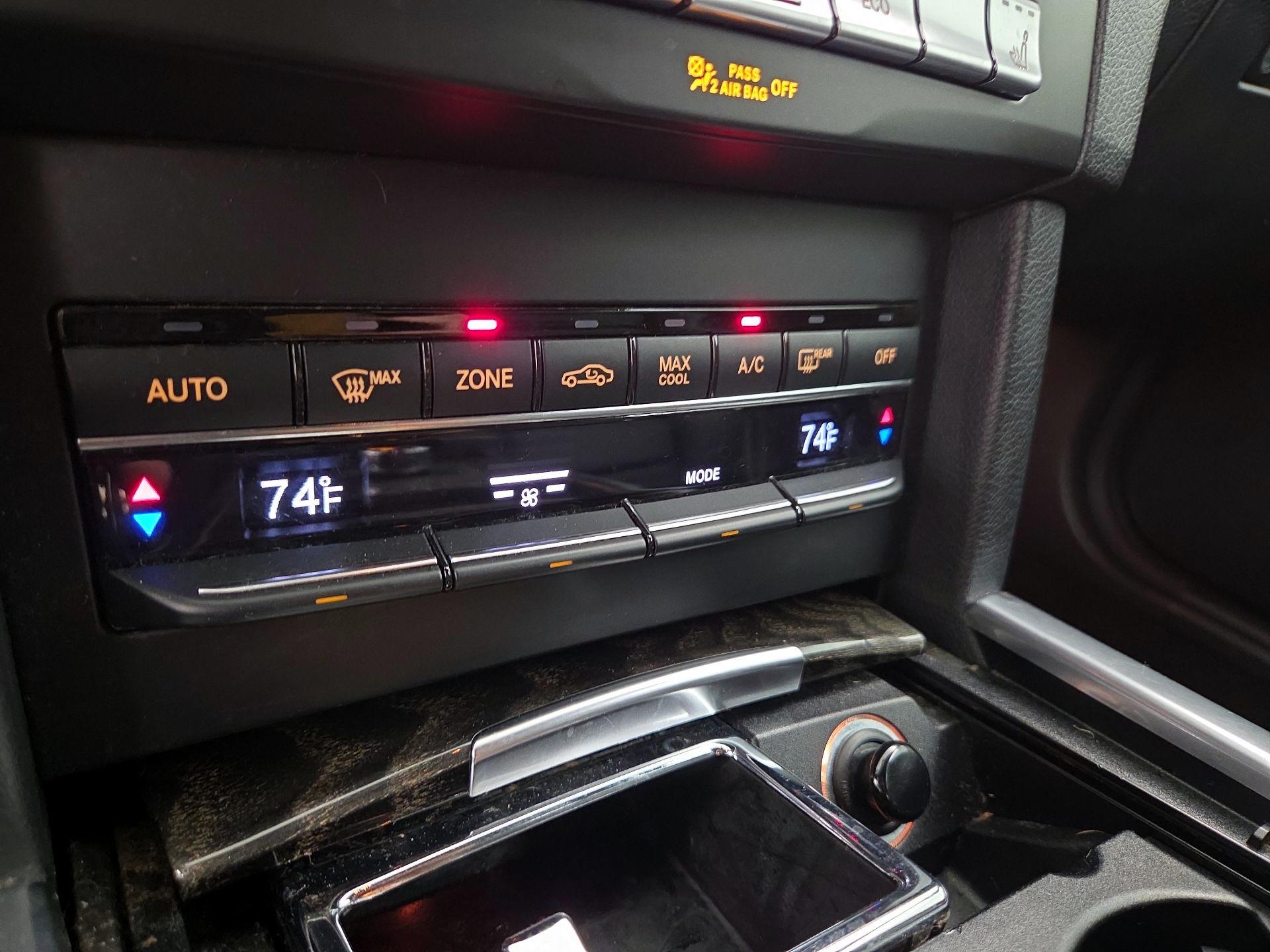 Thumbnail: 2016 Mercedes-Benz E-Class - 17