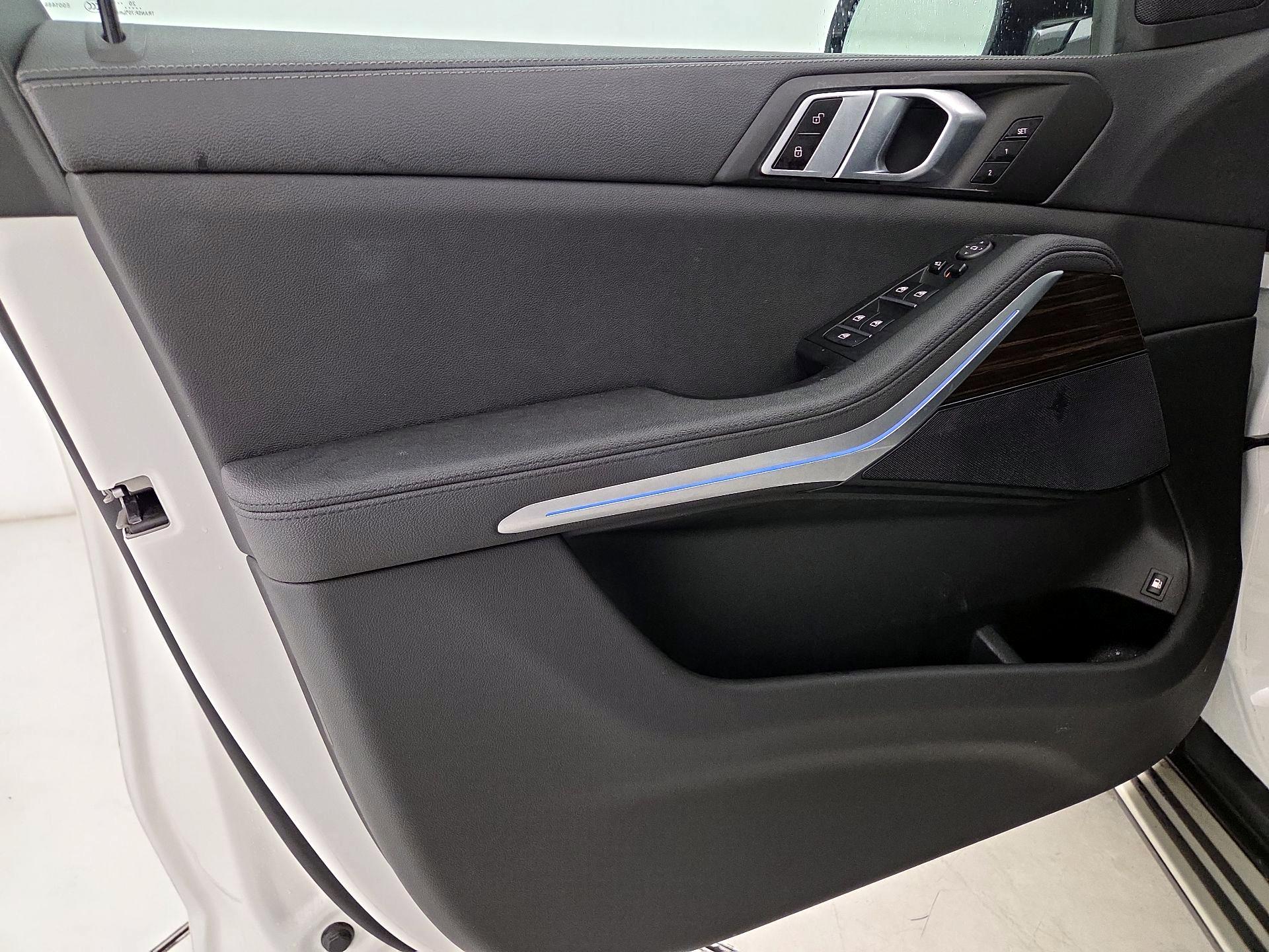 Thumbnail: 2021 BMW X5 - 12