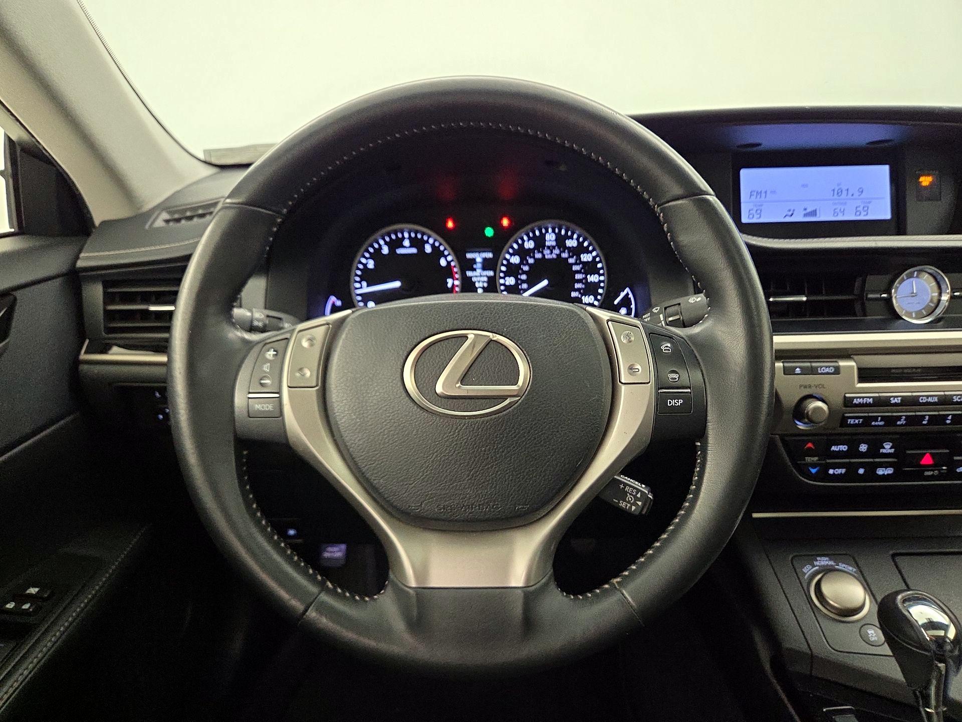 Thumbnail: 2014 Lexus ES - 10