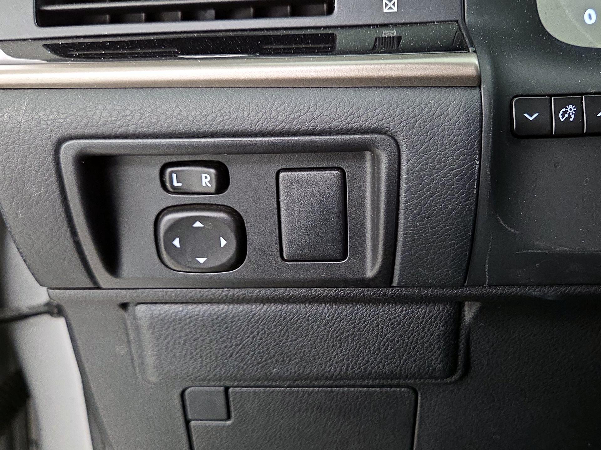 Thumbnail: 2014 Lexus ES - 13