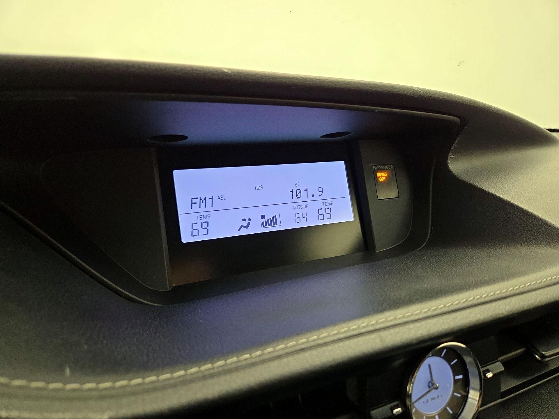 Thumbnail: 2014 Lexus ES - 14