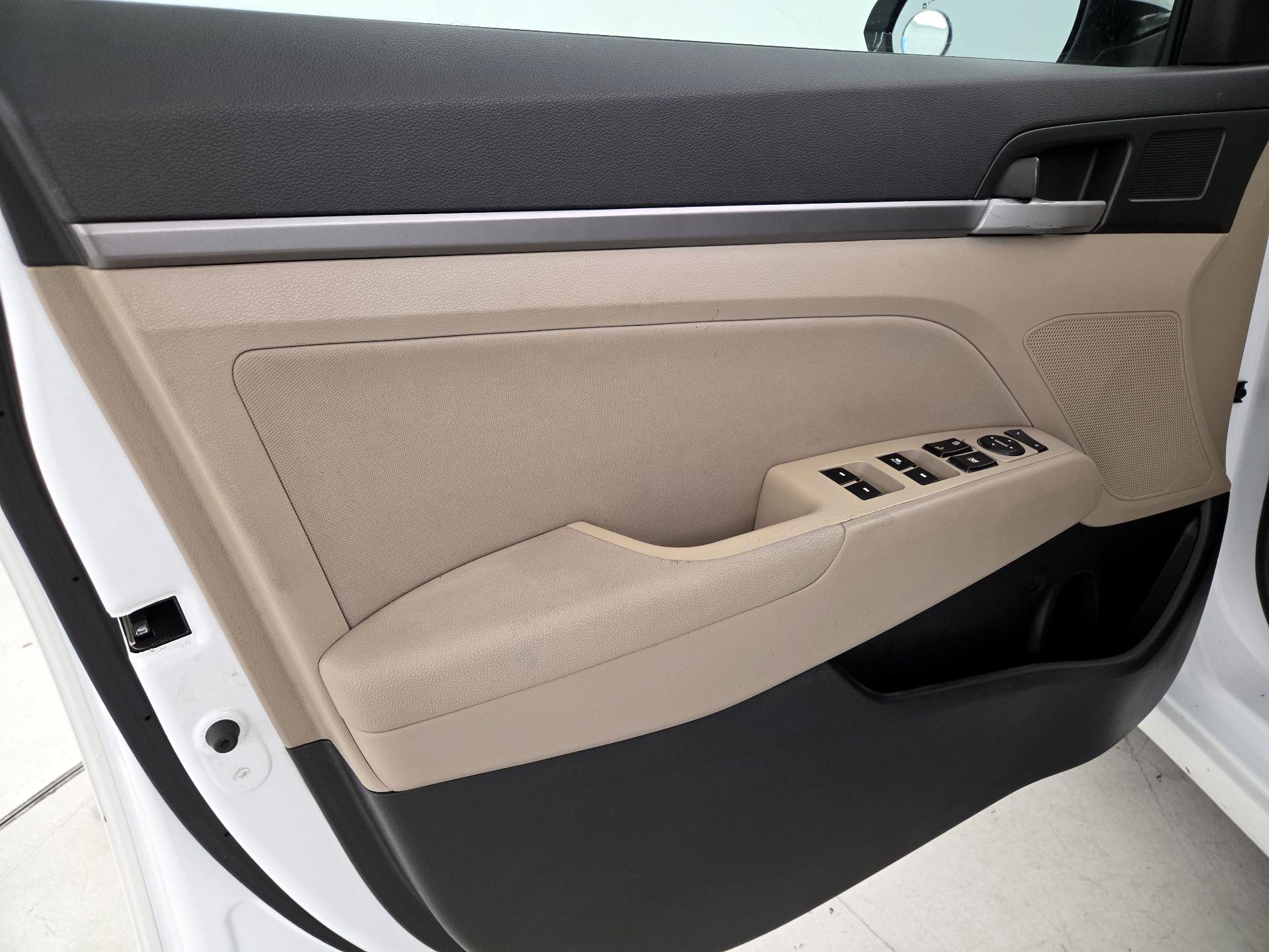 Thumbnail: 2017 Hyundai Elantra - 12