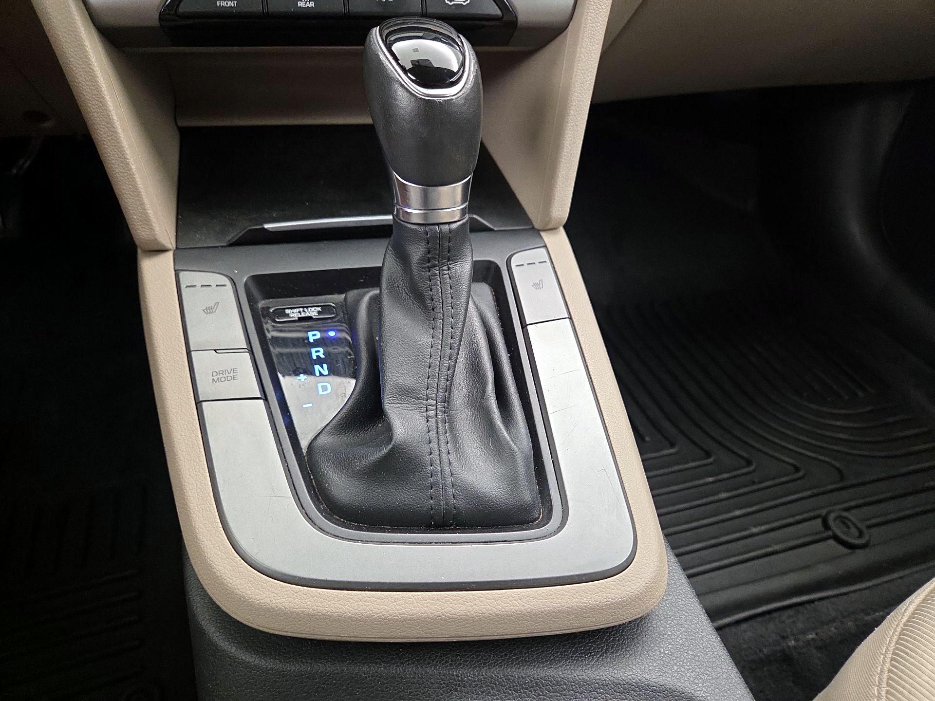 Thumbnail: 2017 Hyundai Elantra - 17