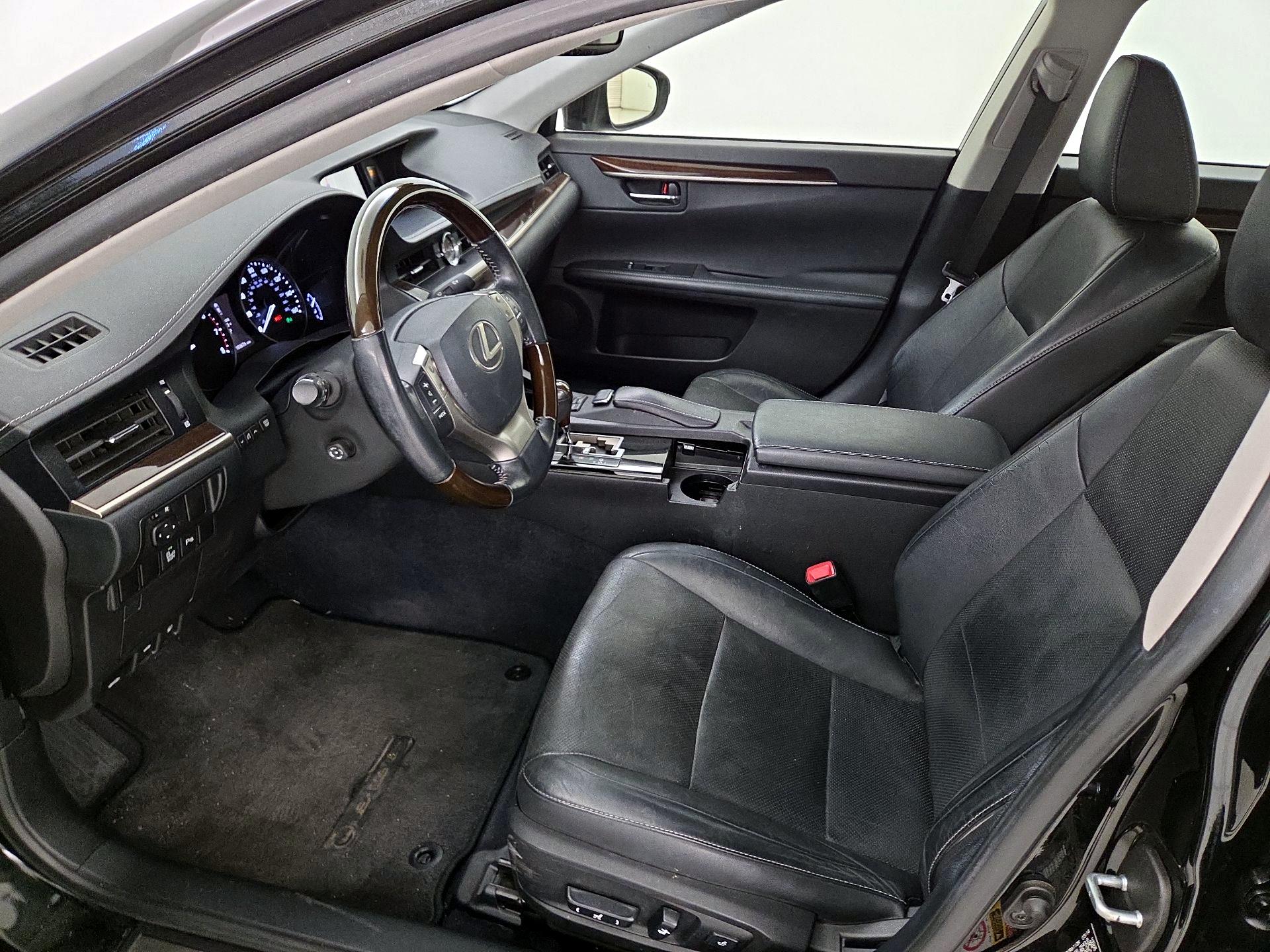 Thumbnail: 2014 Lexus ES - 11