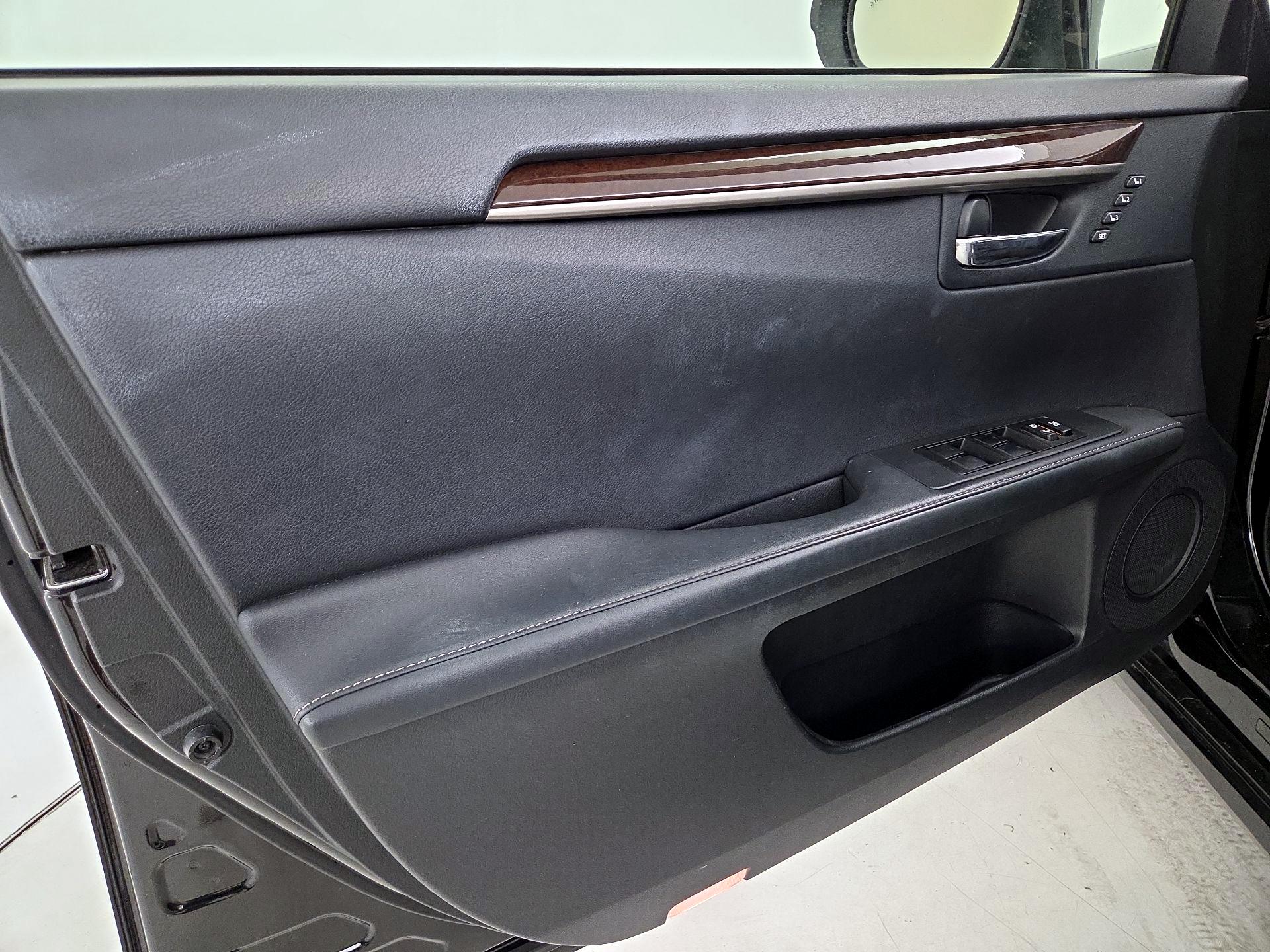 Thumbnail: 2014 Lexus ES - 12