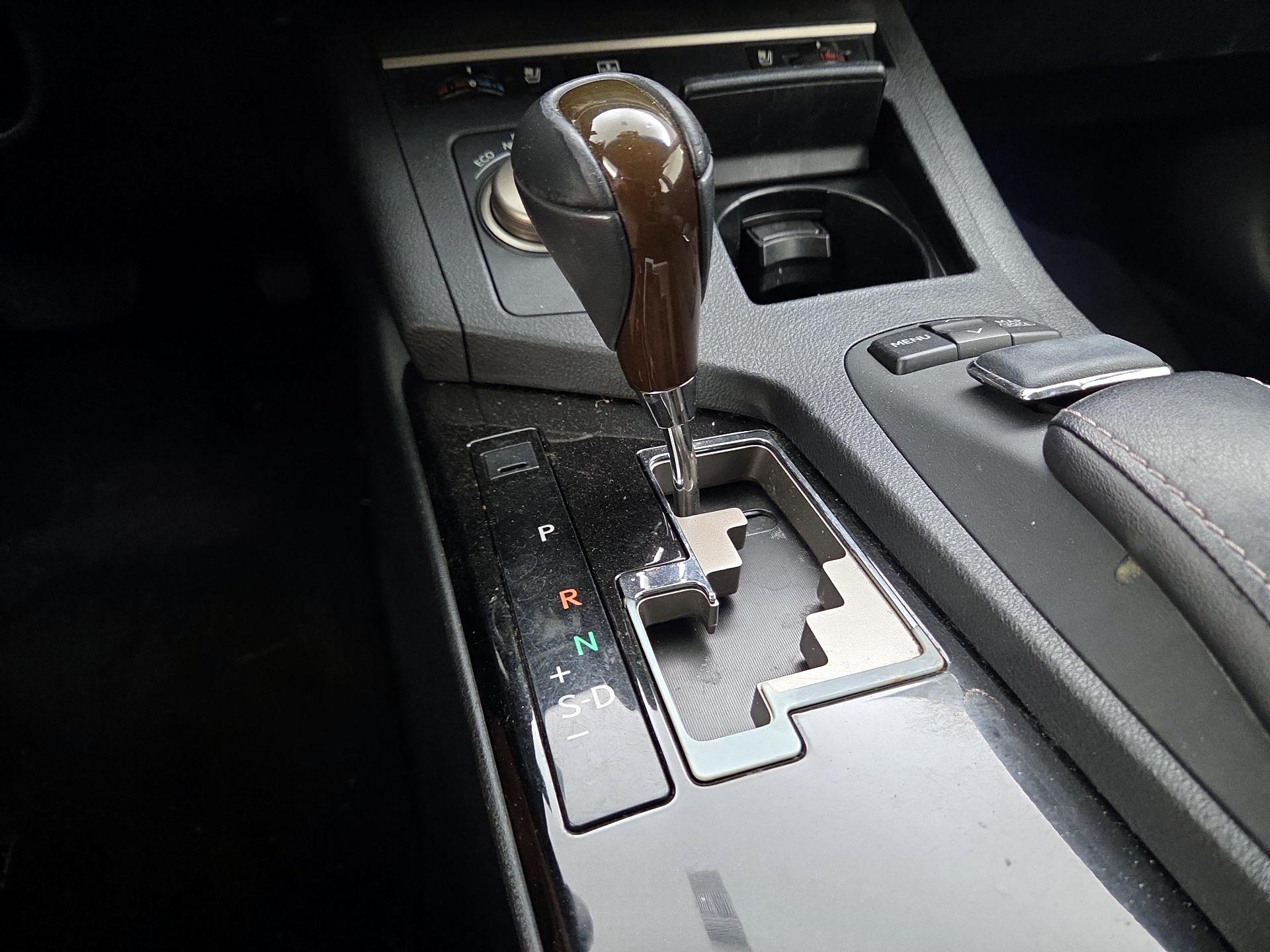 Thumbnail: 2014 Lexus ES - 18