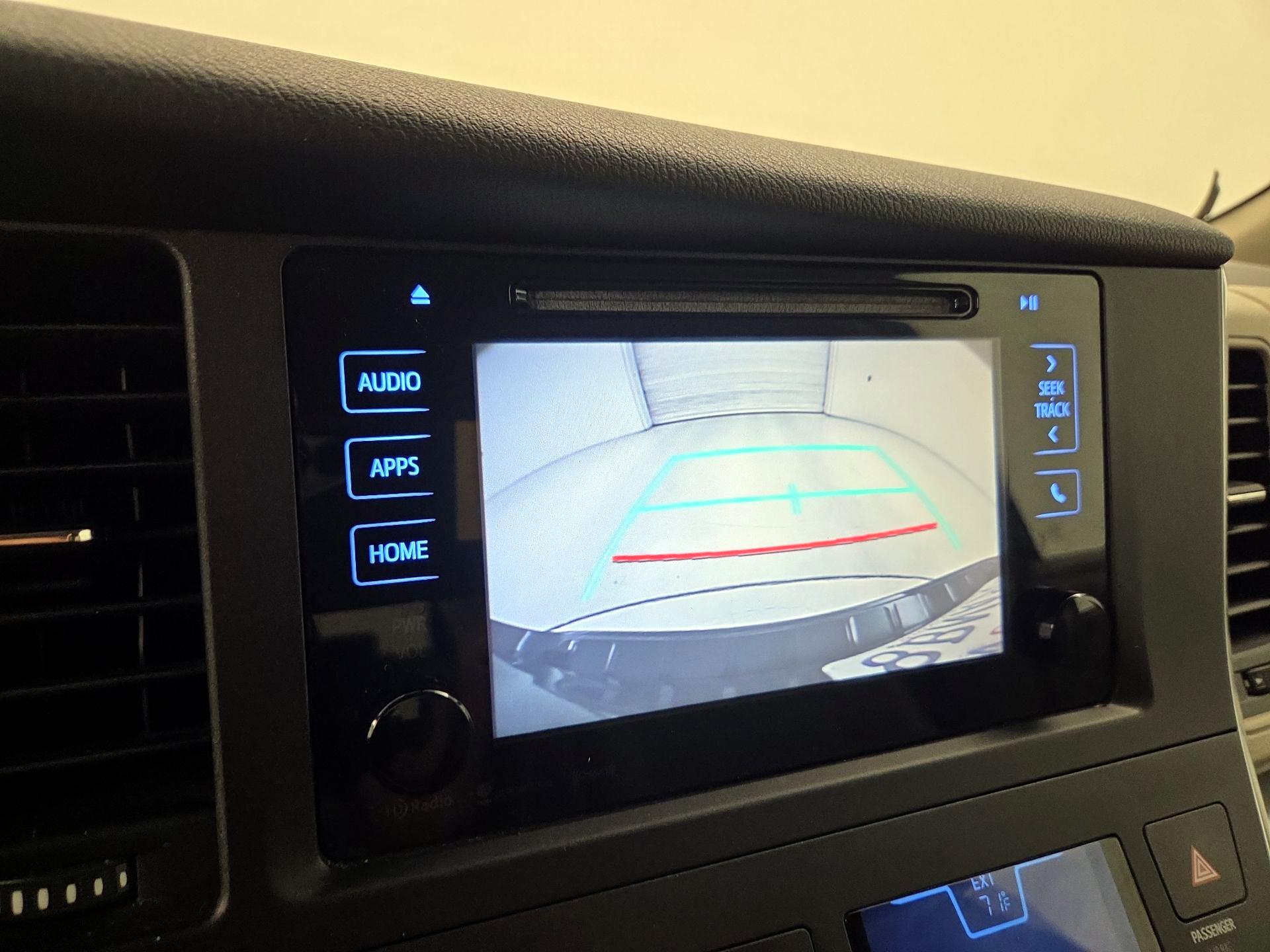 Thumbnail: 2017 Toyota Sienna - 14