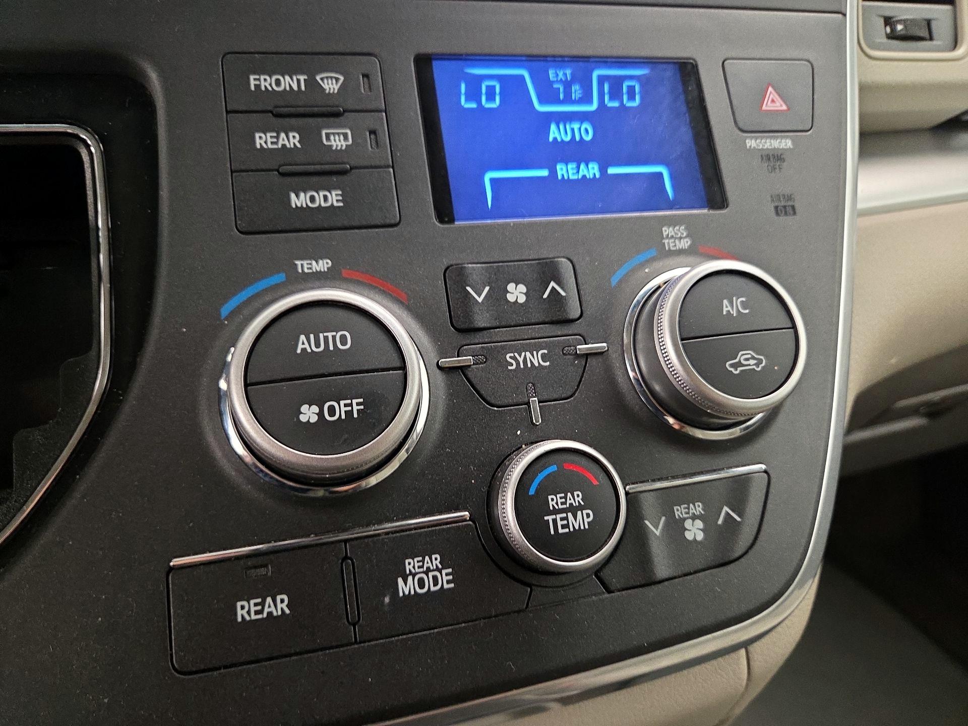 Thumbnail: 2017 Toyota Sienna - 16