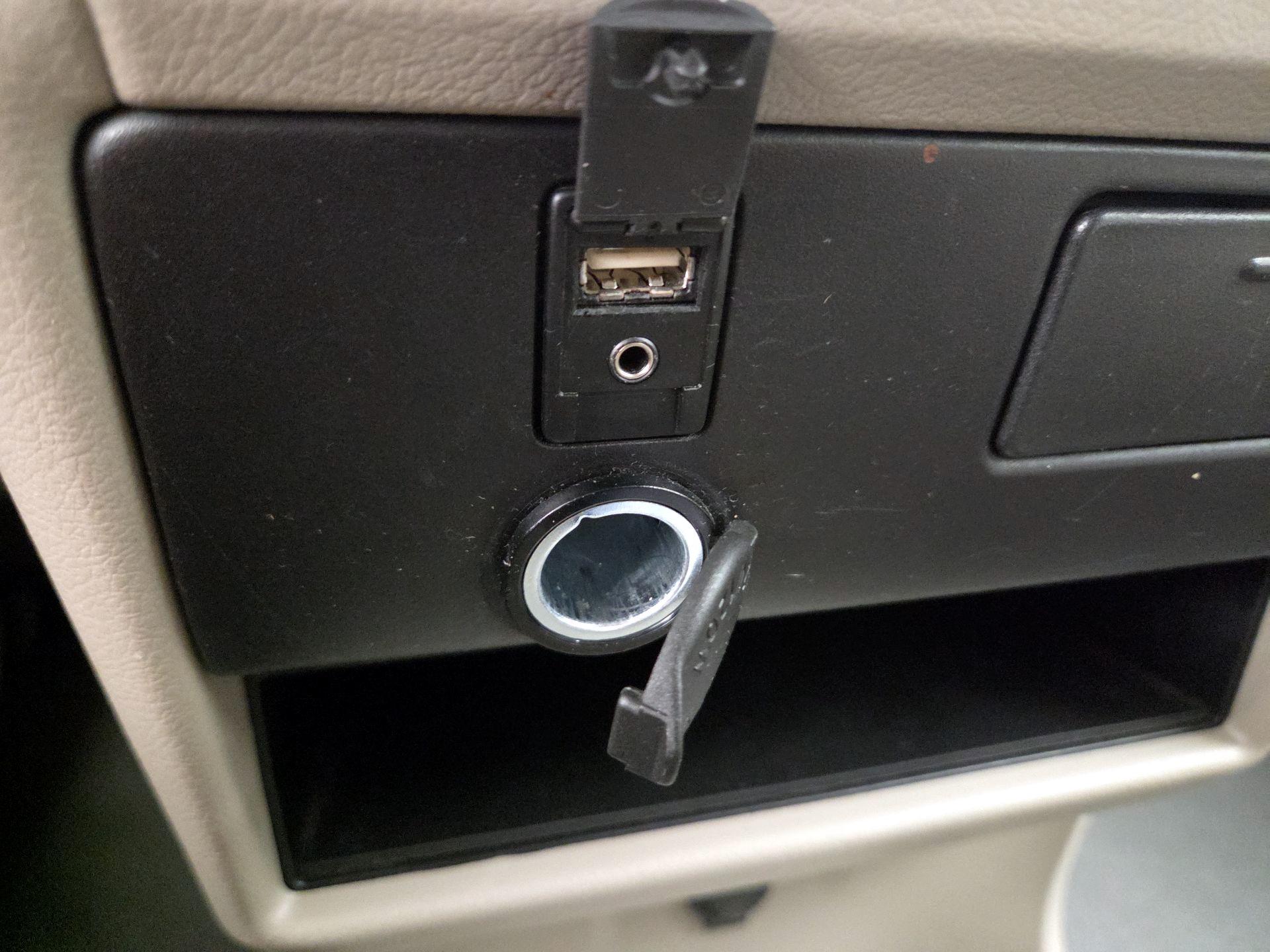 Thumbnail: 2017 Toyota Sienna - 18