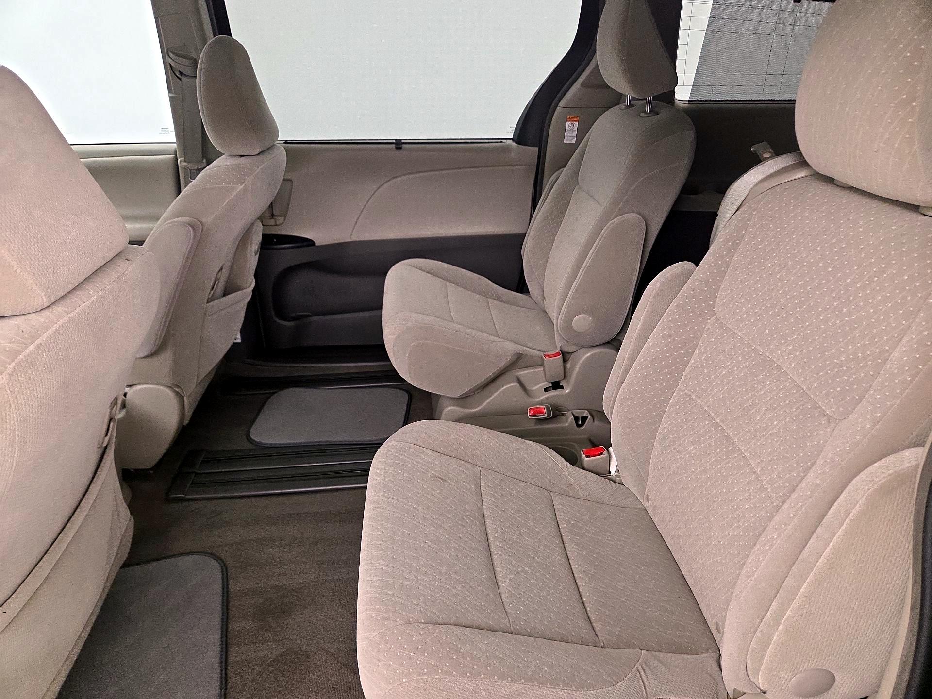 Thumbnail: 2017 Toyota Sienna - 19