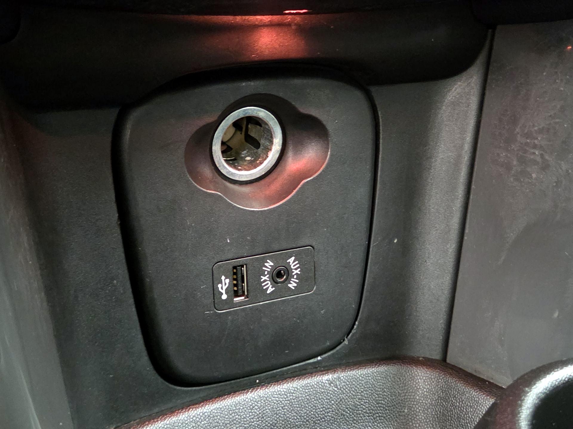 Thumbnail: 2017 MINI Cooper Hardtop - 18