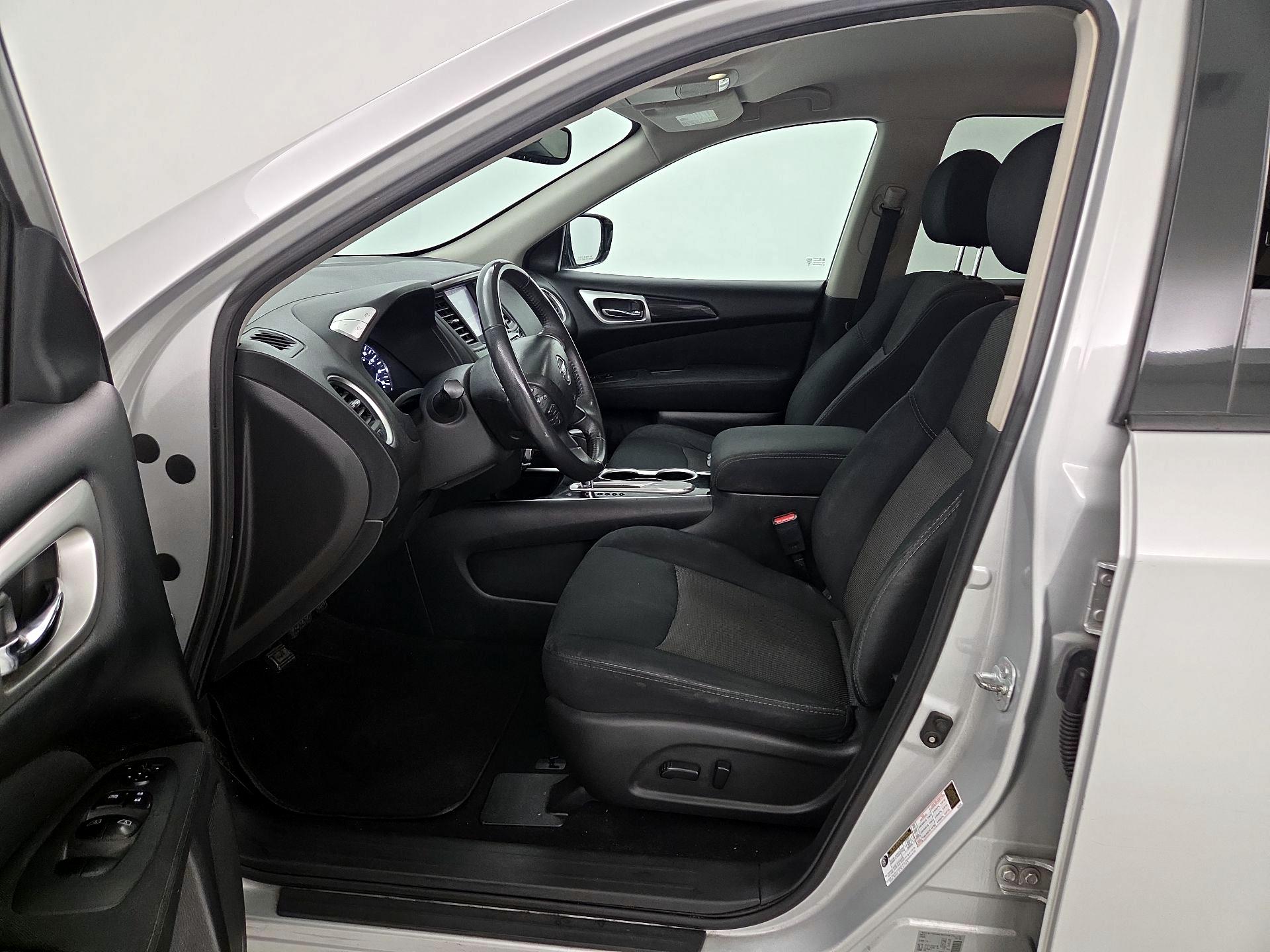 Thumbnail: 2017 Nissan Pathfinder - 11