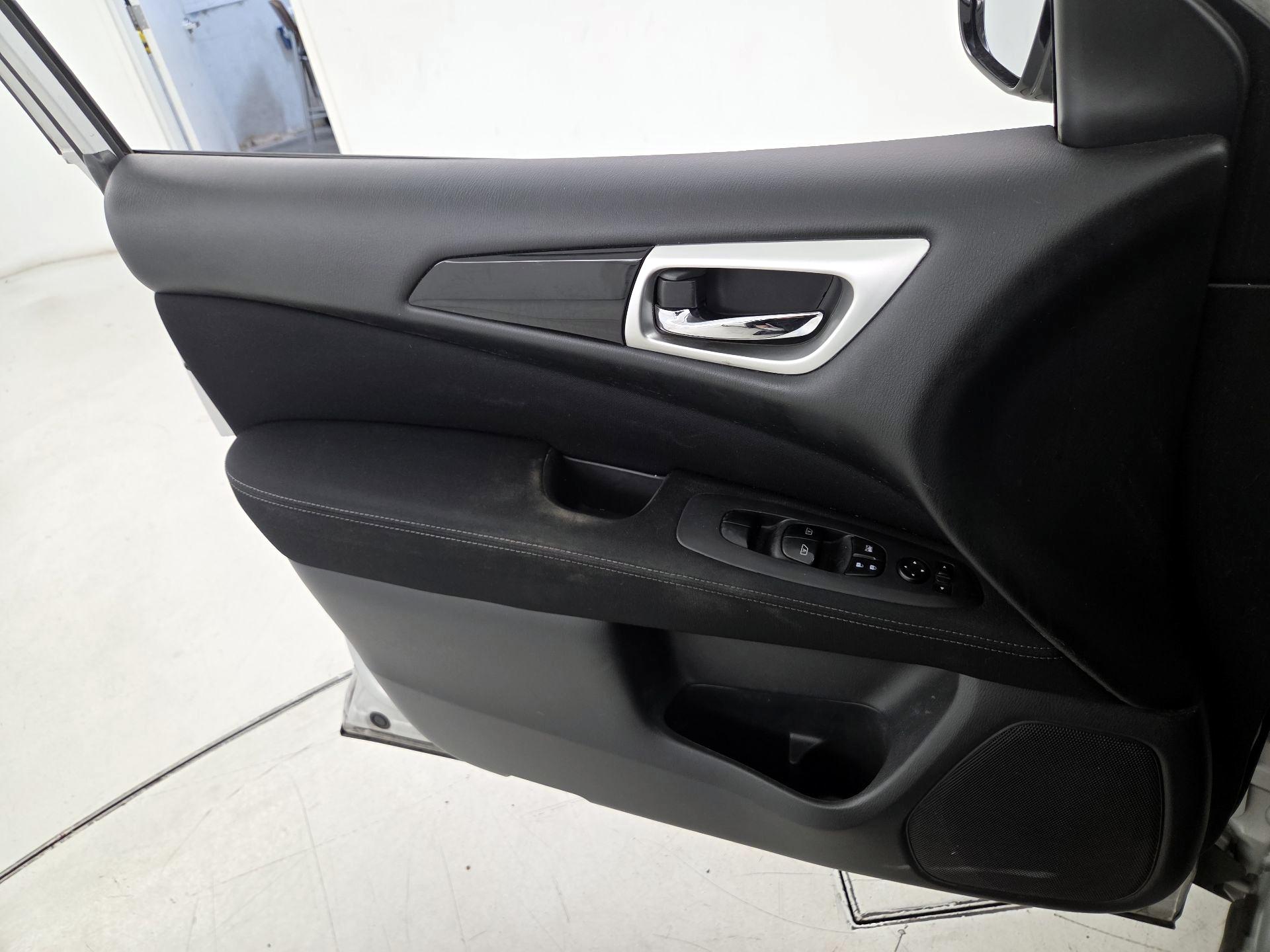 Thumbnail: 2017 Nissan Pathfinder - 12