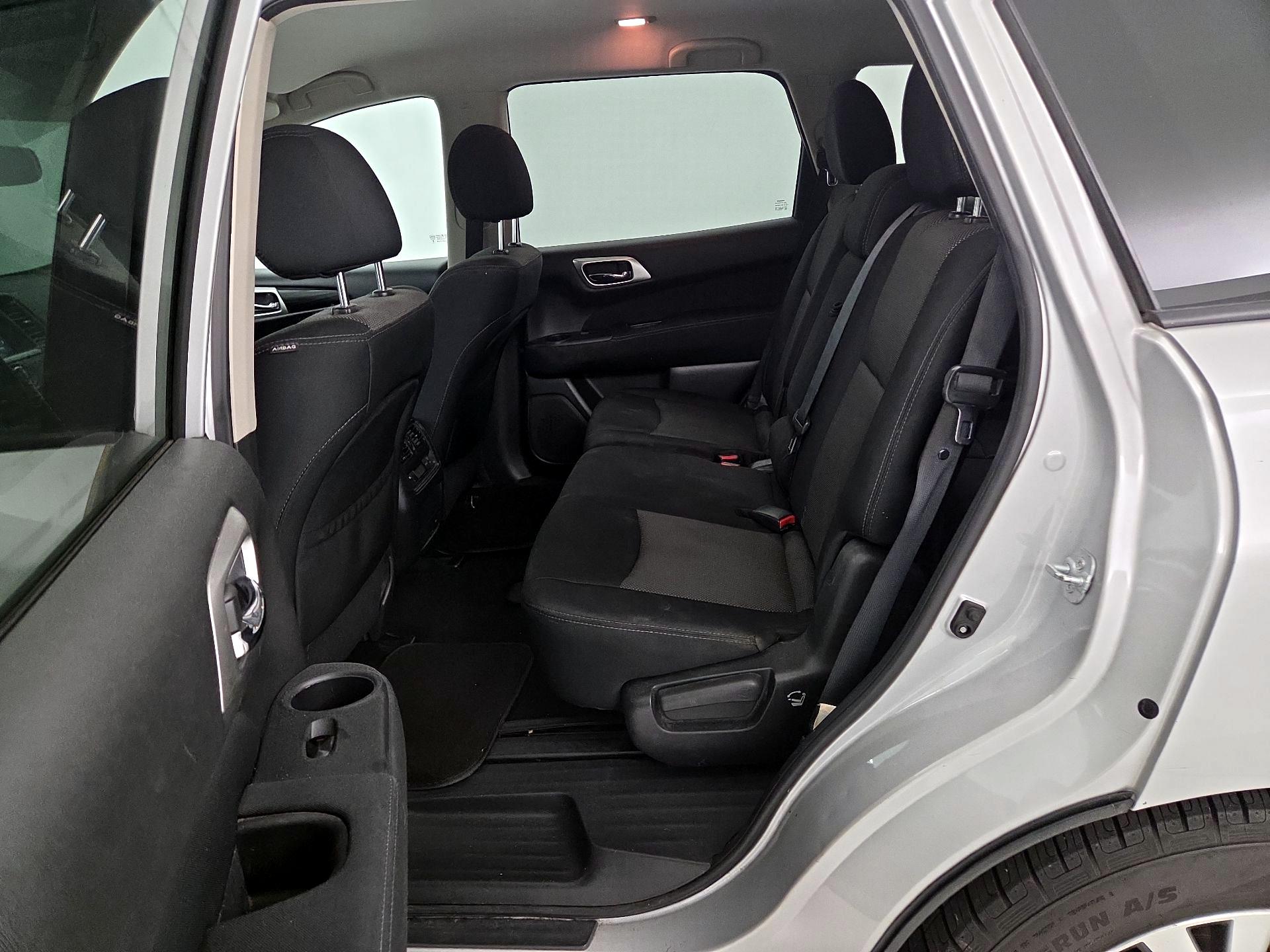 Thumbnail: 2017 Nissan Pathfinder - 18