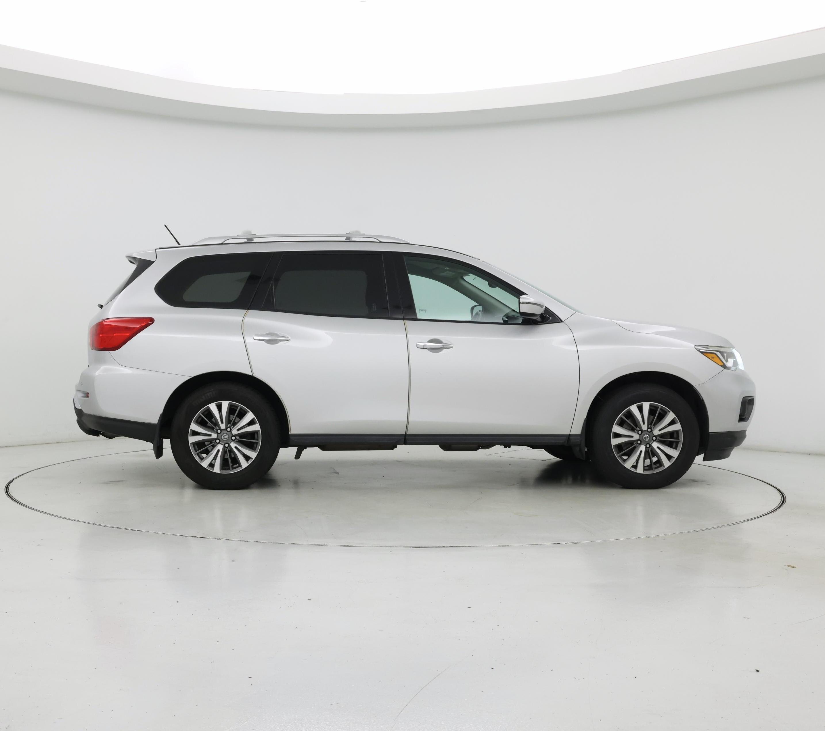 Thumbnail: 2017 Nissan Pathfinder - 7