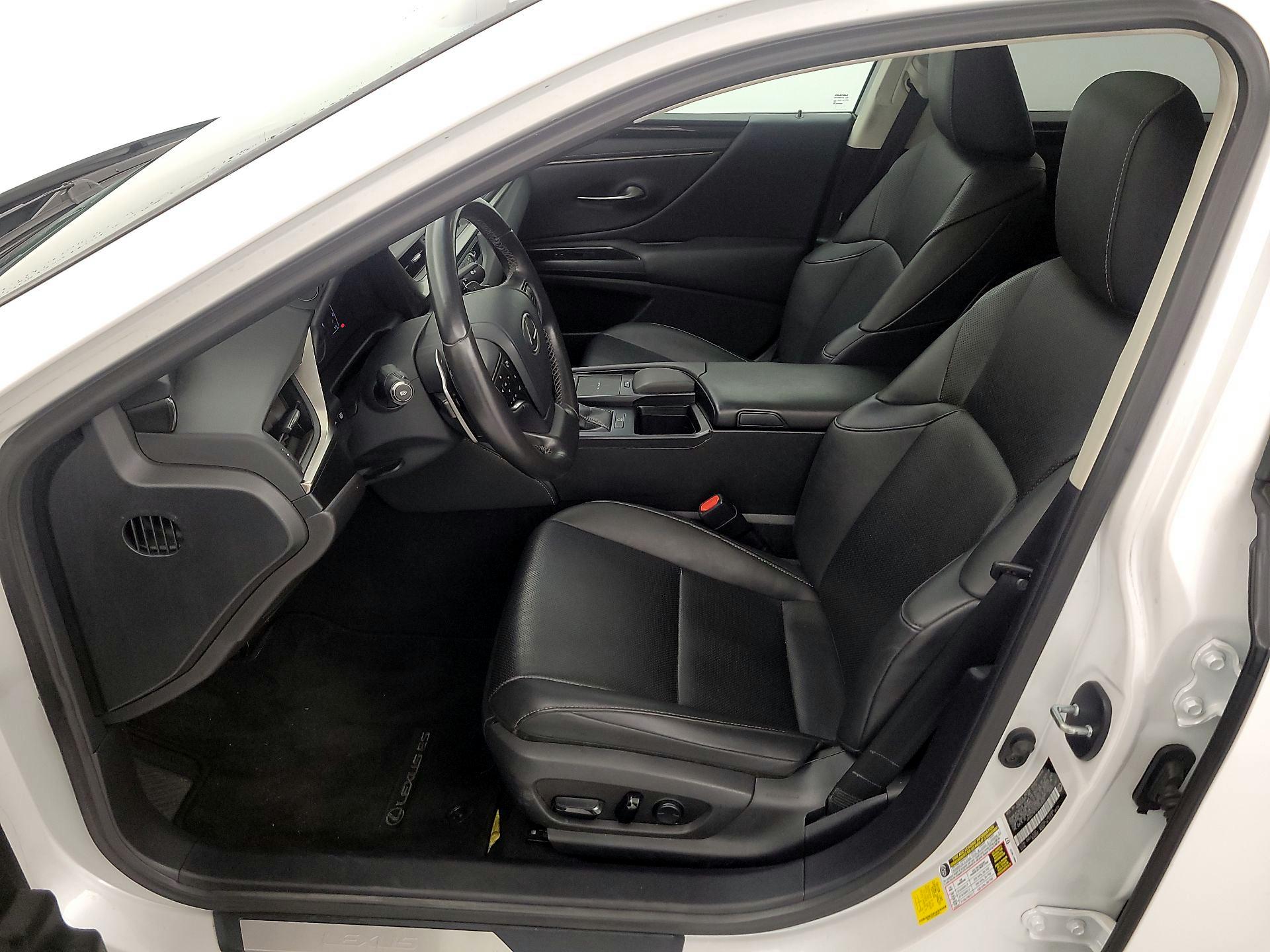 Thumbnail: 2020 Lexus ES - 11