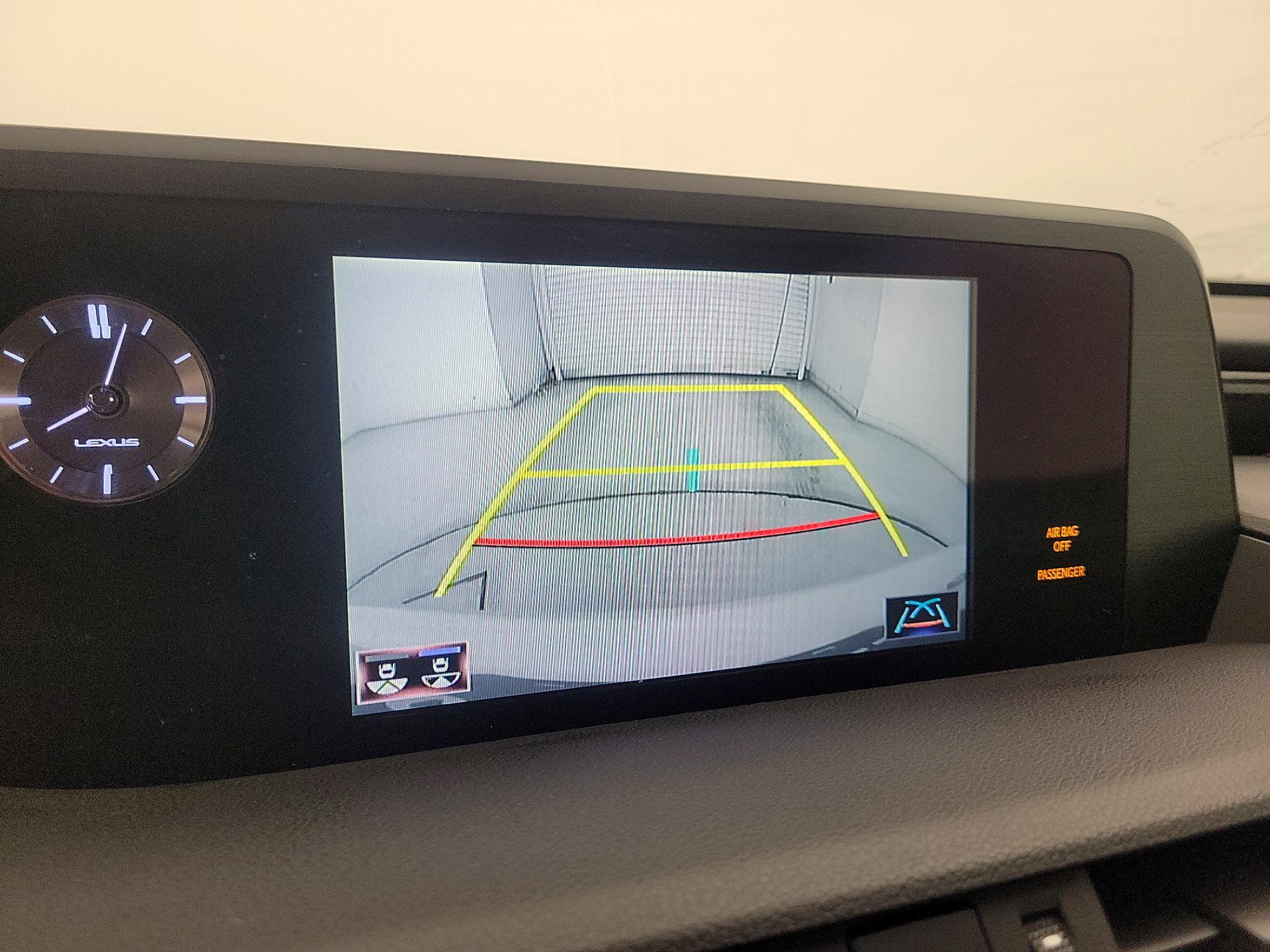 Thumbnail: 2020 Lexus ES - 14