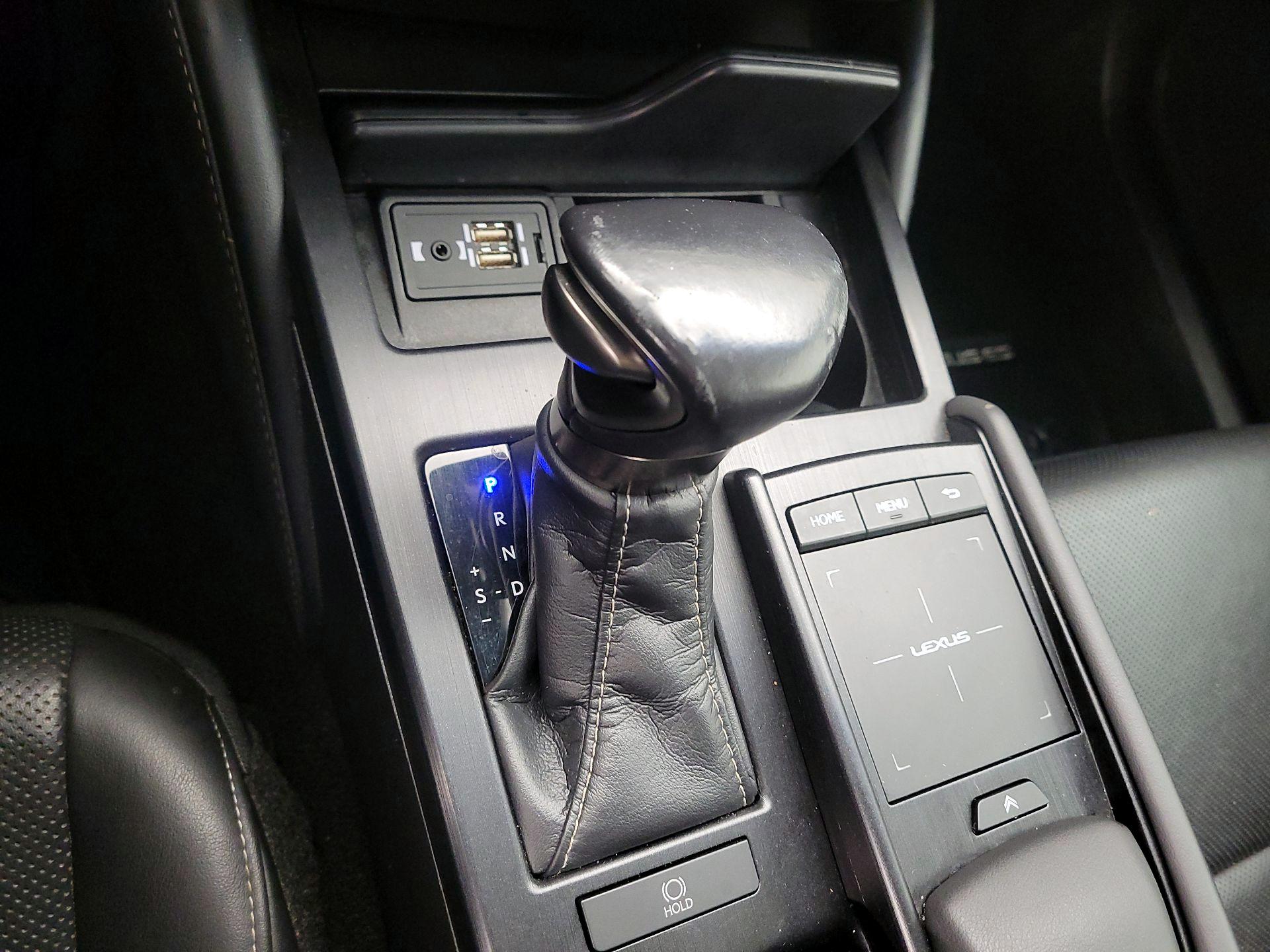 Thumbnail: 2020 Lexus ES - 17