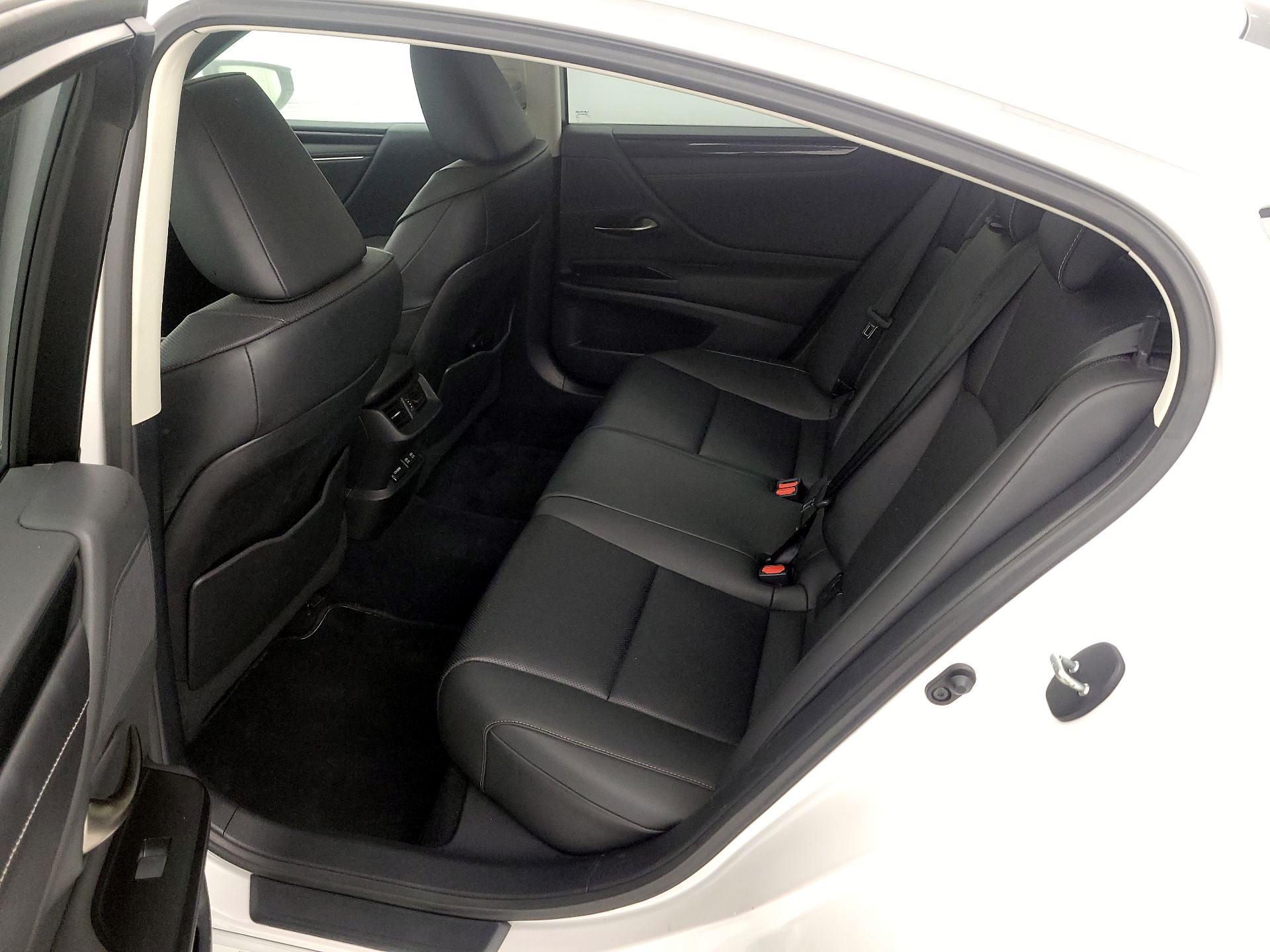 Thumbnail: 2020 Lexus ES - 20