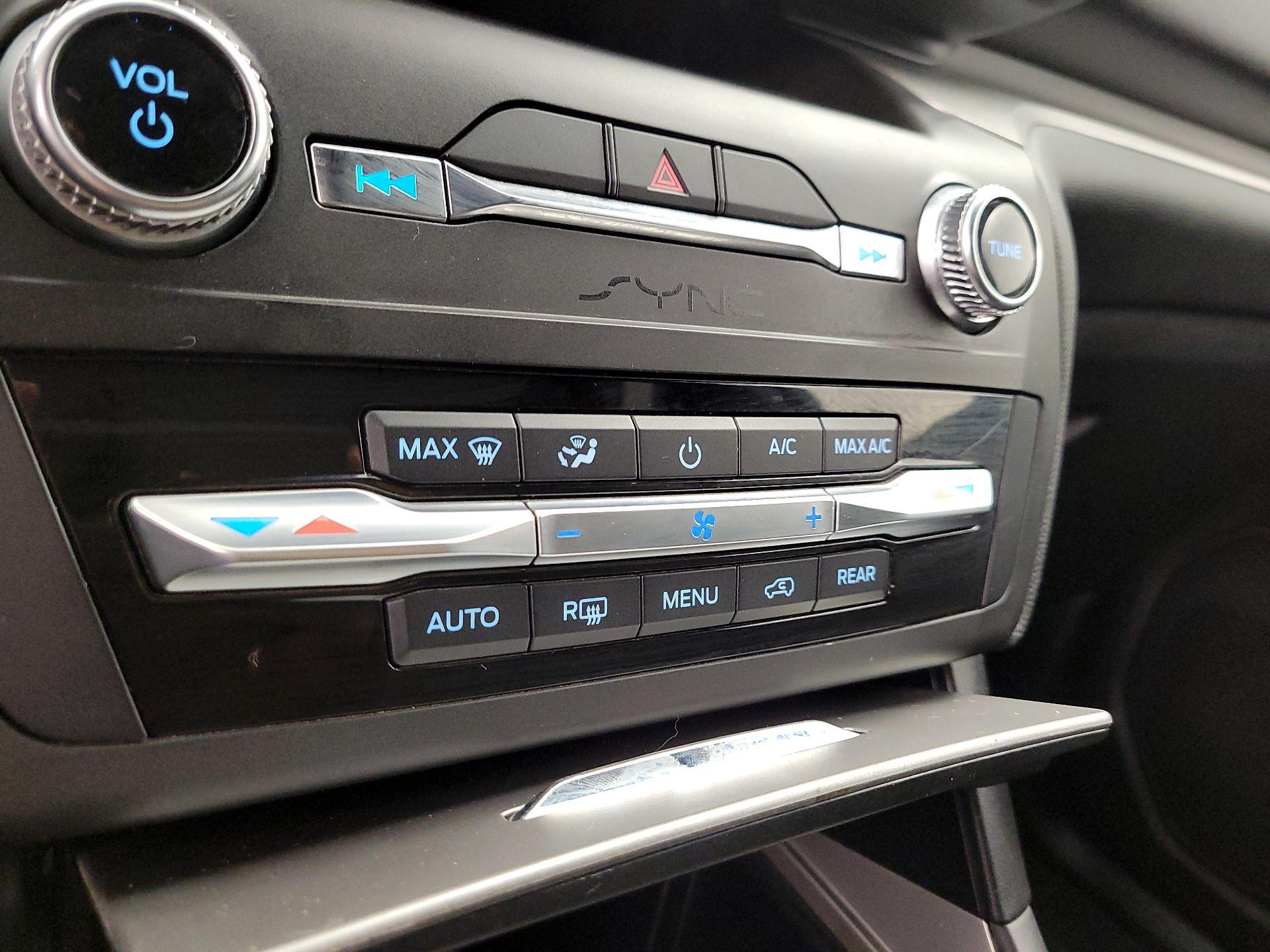 Thumbnail: 2020 Ford Explorer - 16