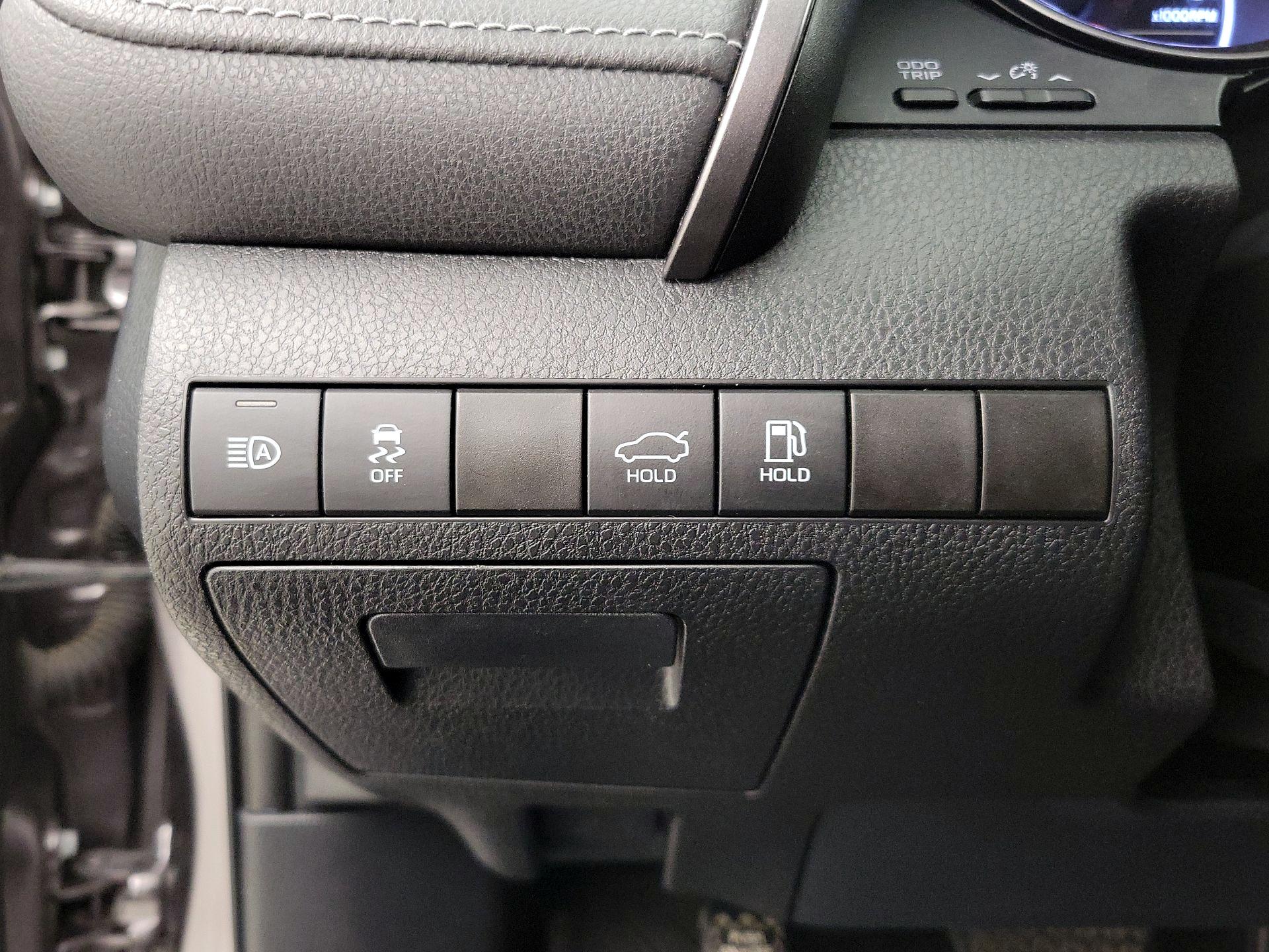 Thumbnail: 2022 Toyota Camry - 13