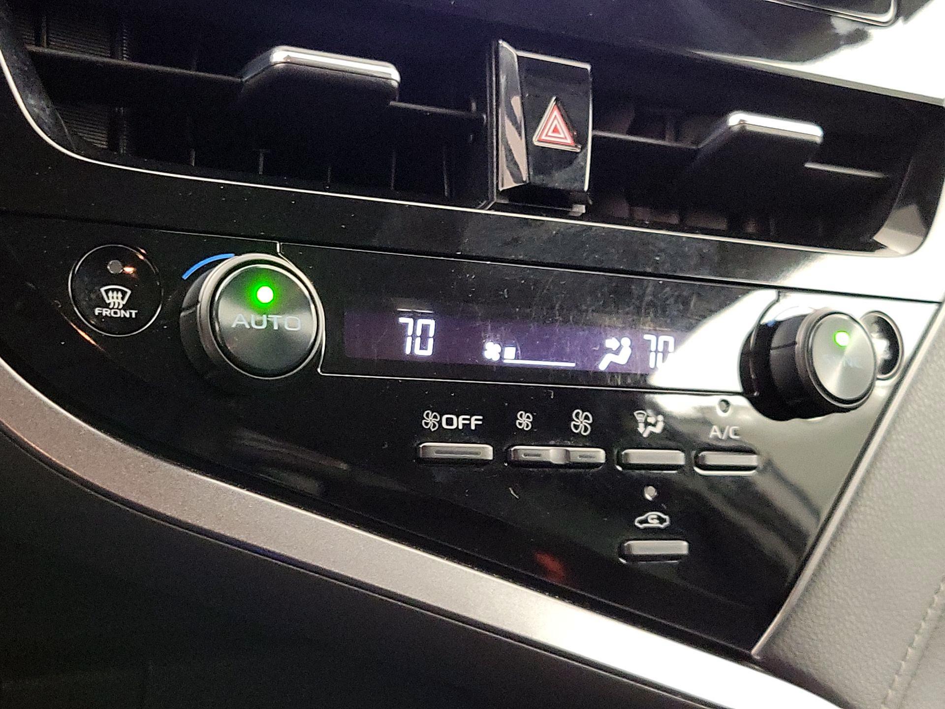 Thumbnail: 2022 Toyota Camry - 16