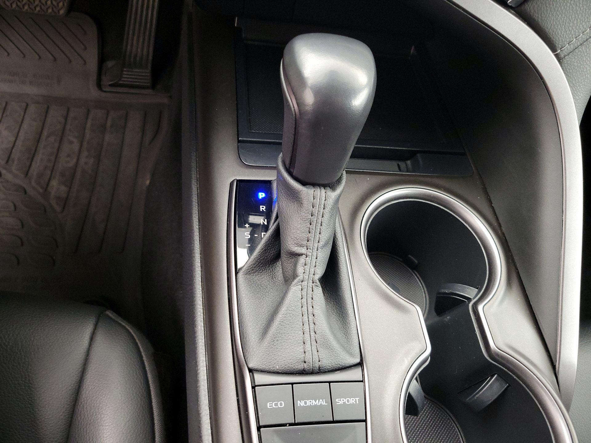 Thumbnail: 2022 Toyota Camry - 17