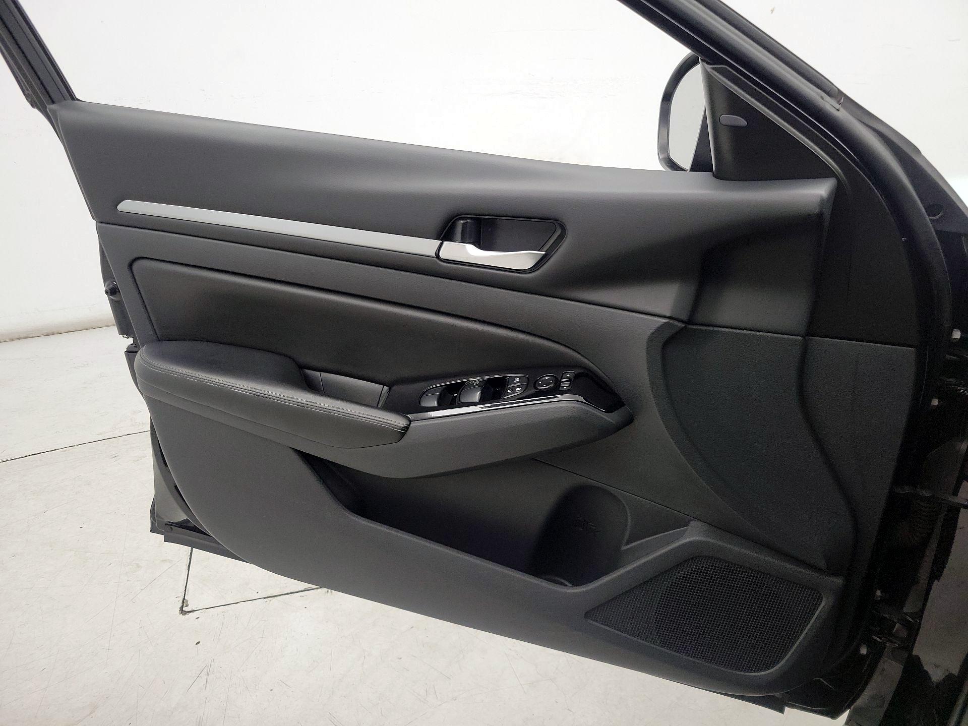 Thumbnail: 2023 Nissan Altima - 12