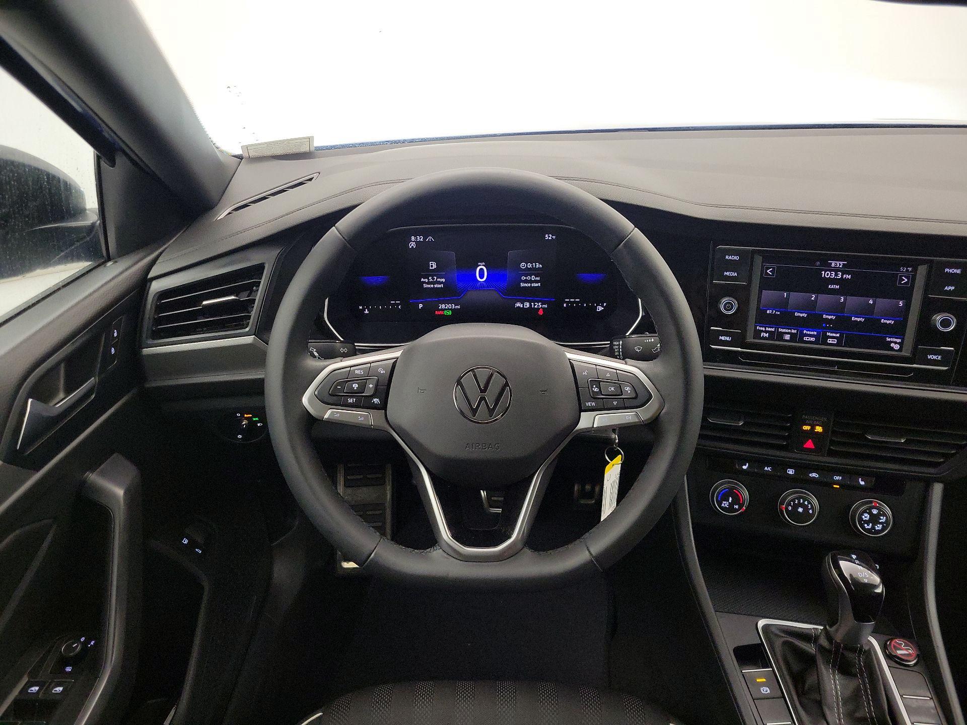 Thumbnail: 2024 Volkswagen Jetta - 10