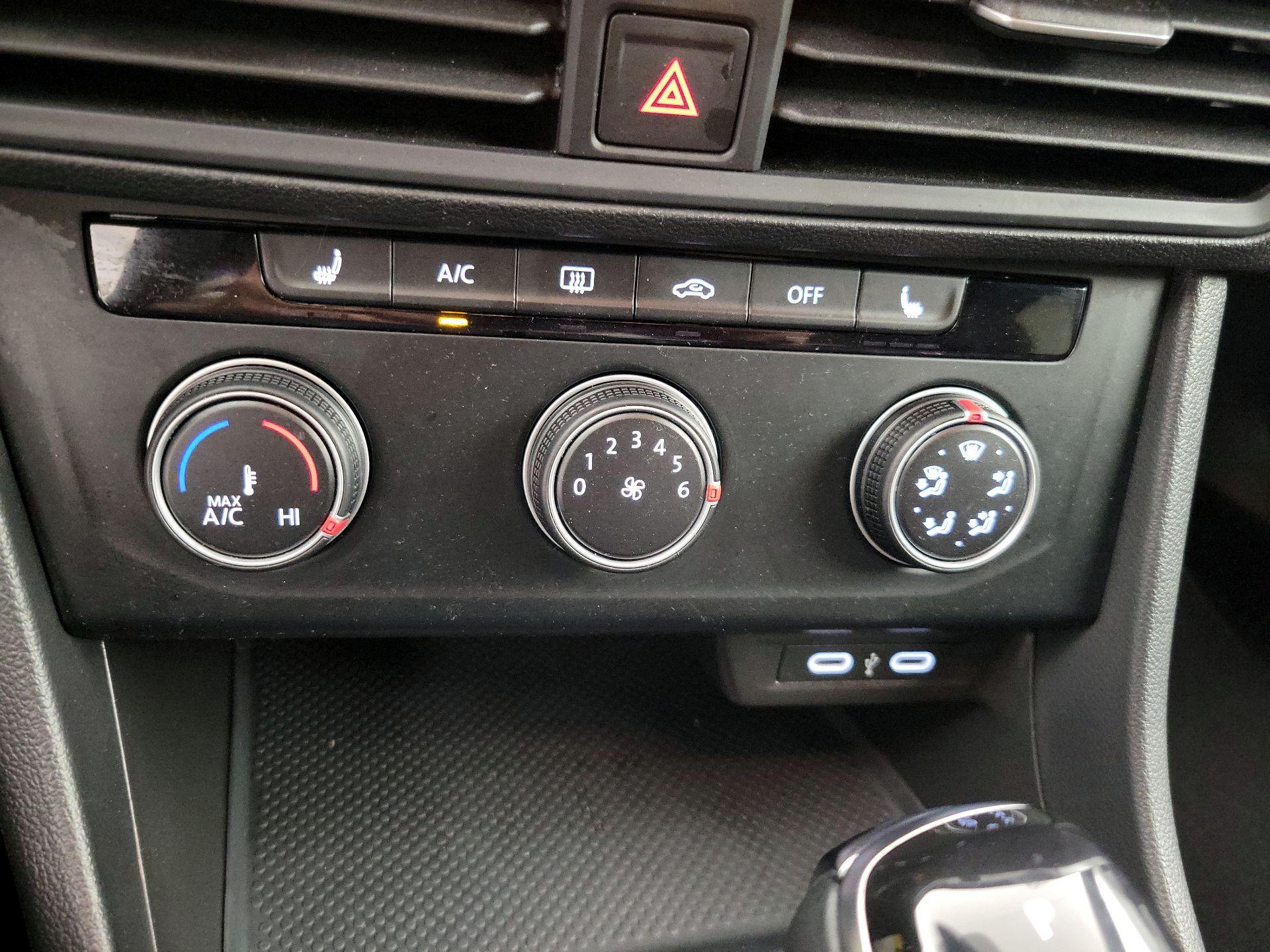 Thumbnail: 2024 Volkswagen Jetta - 16