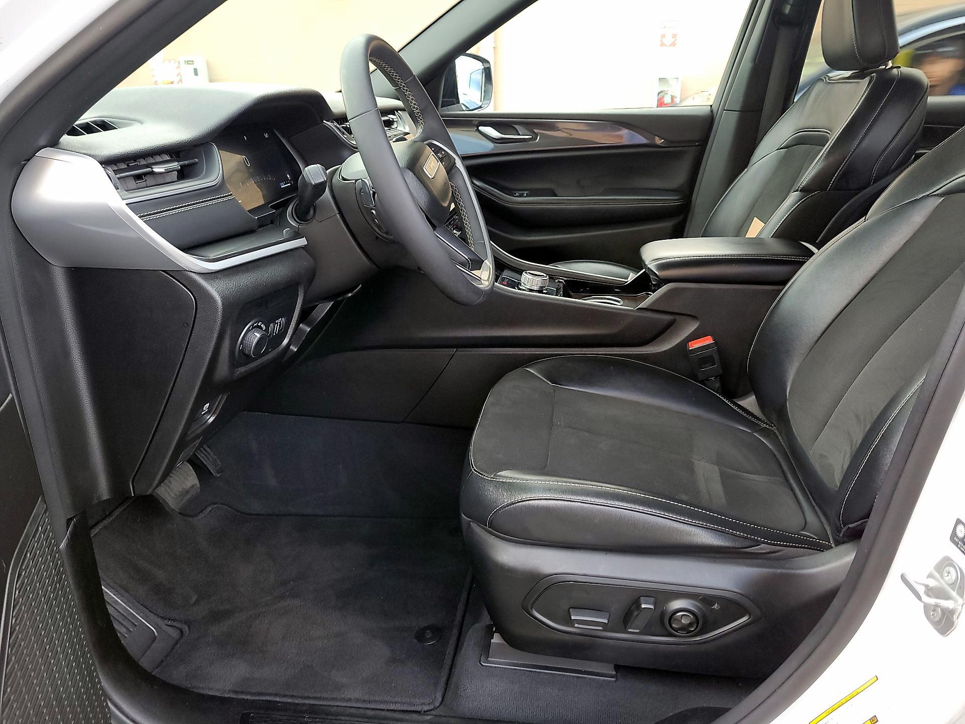 Thumbnail: 2023 Jeep Grand Cherokee - 11