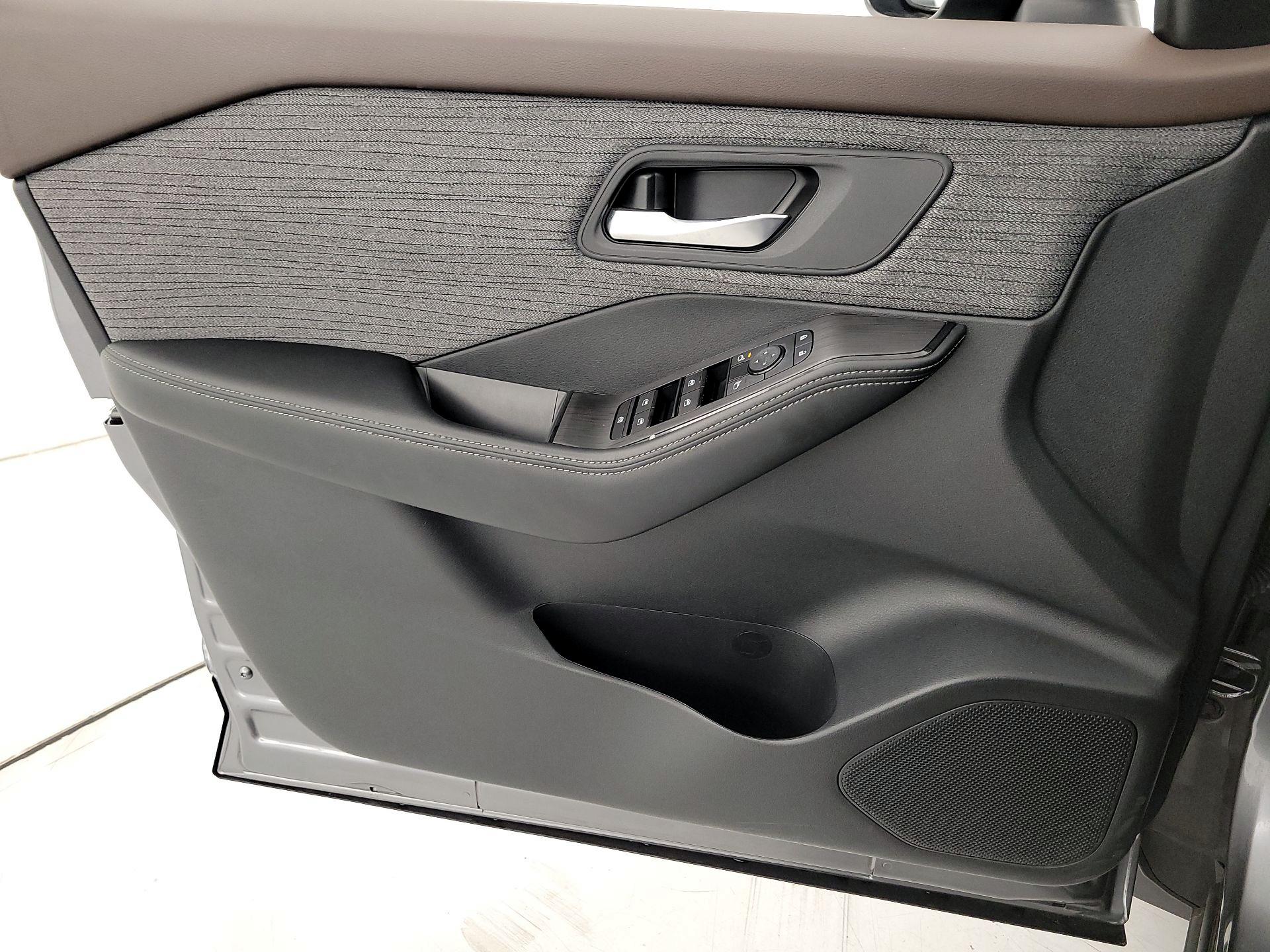 Thumbnail: 2023 Nissan Rogue - 12