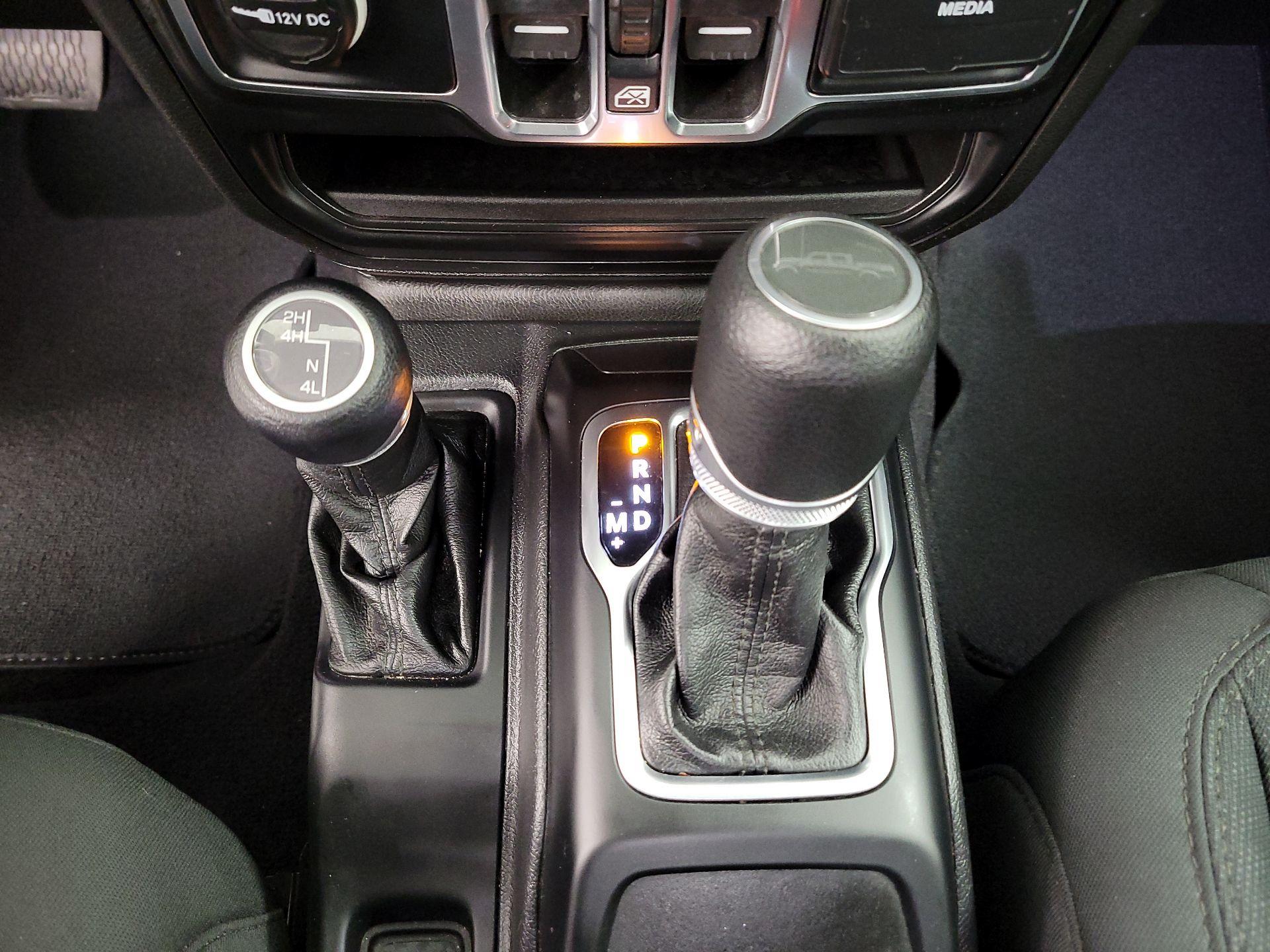 Thumbnail: 2021 Jeep Gladiator - 17