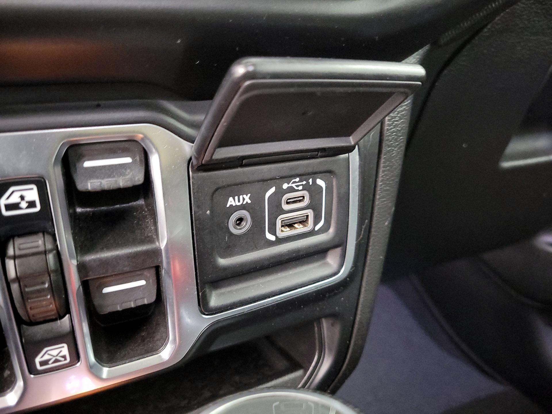 Thumbnail: 2021 Jeep Gladiator - 18