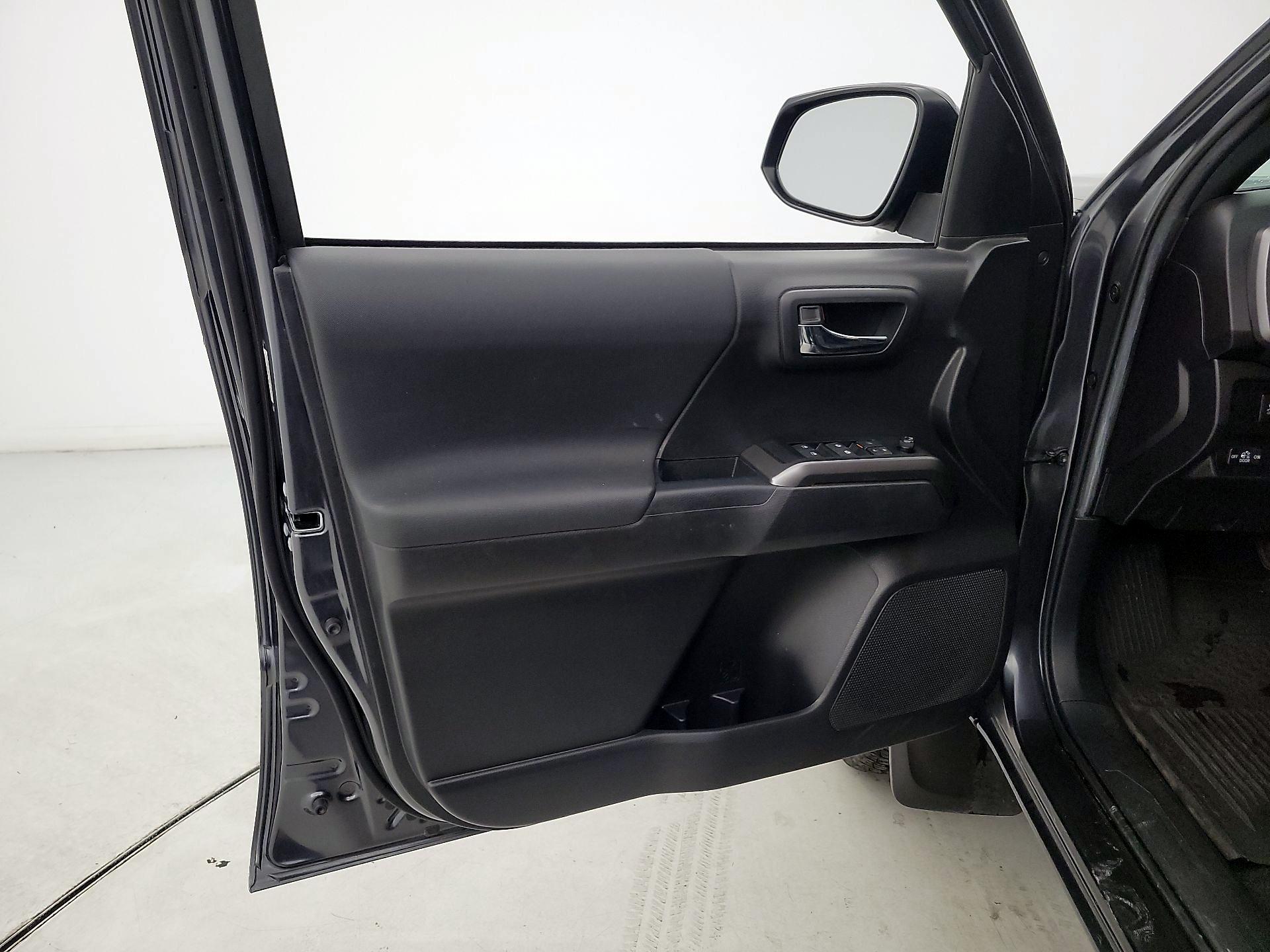 Thumbnail: 2022 Toyota Tacoma - 12